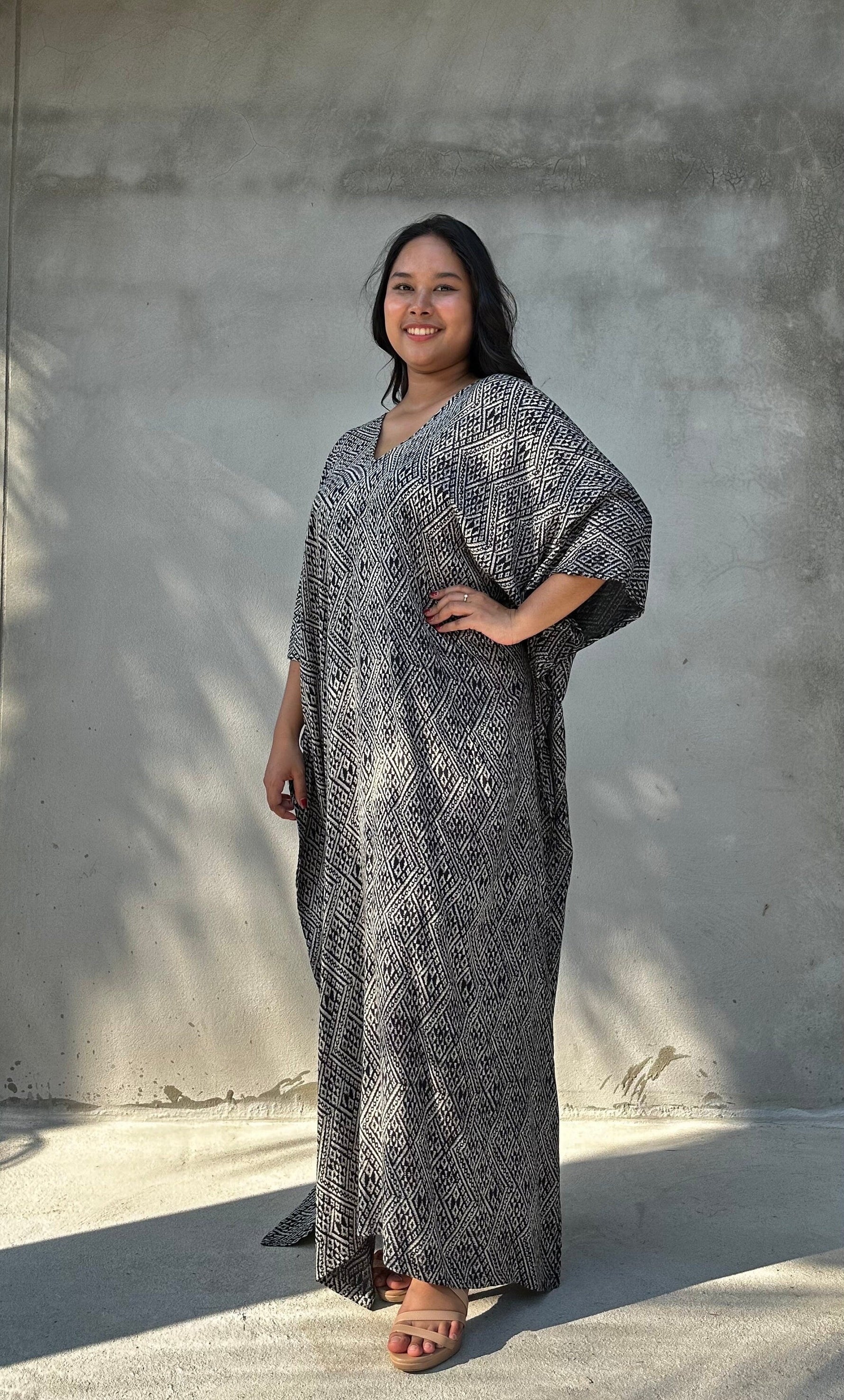 Mala Handworks Luna Micro Lattice Kaftan in Black and Gray