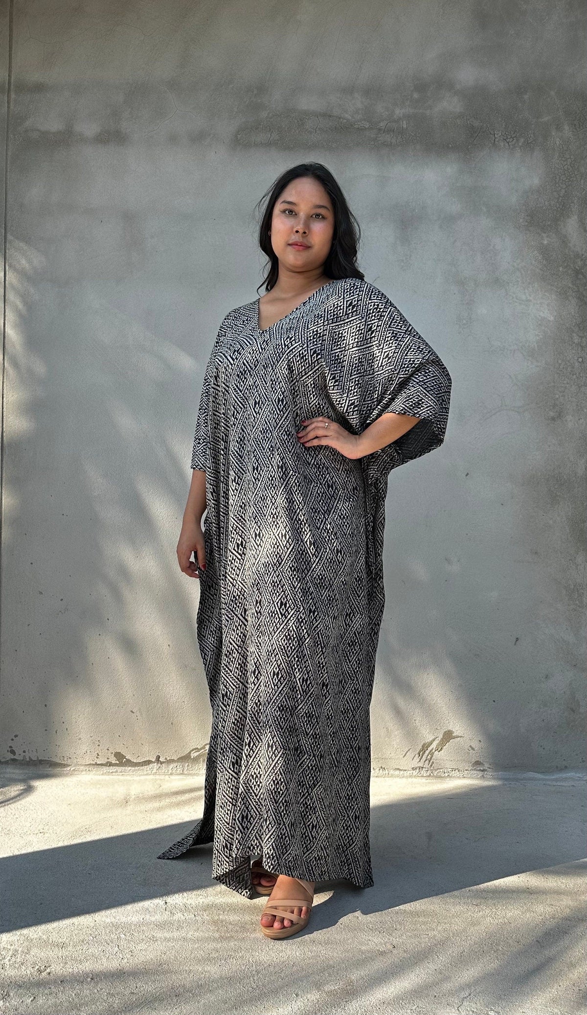 Mala Handworks Luna Micro Lattice Kaftan in Black and Gray