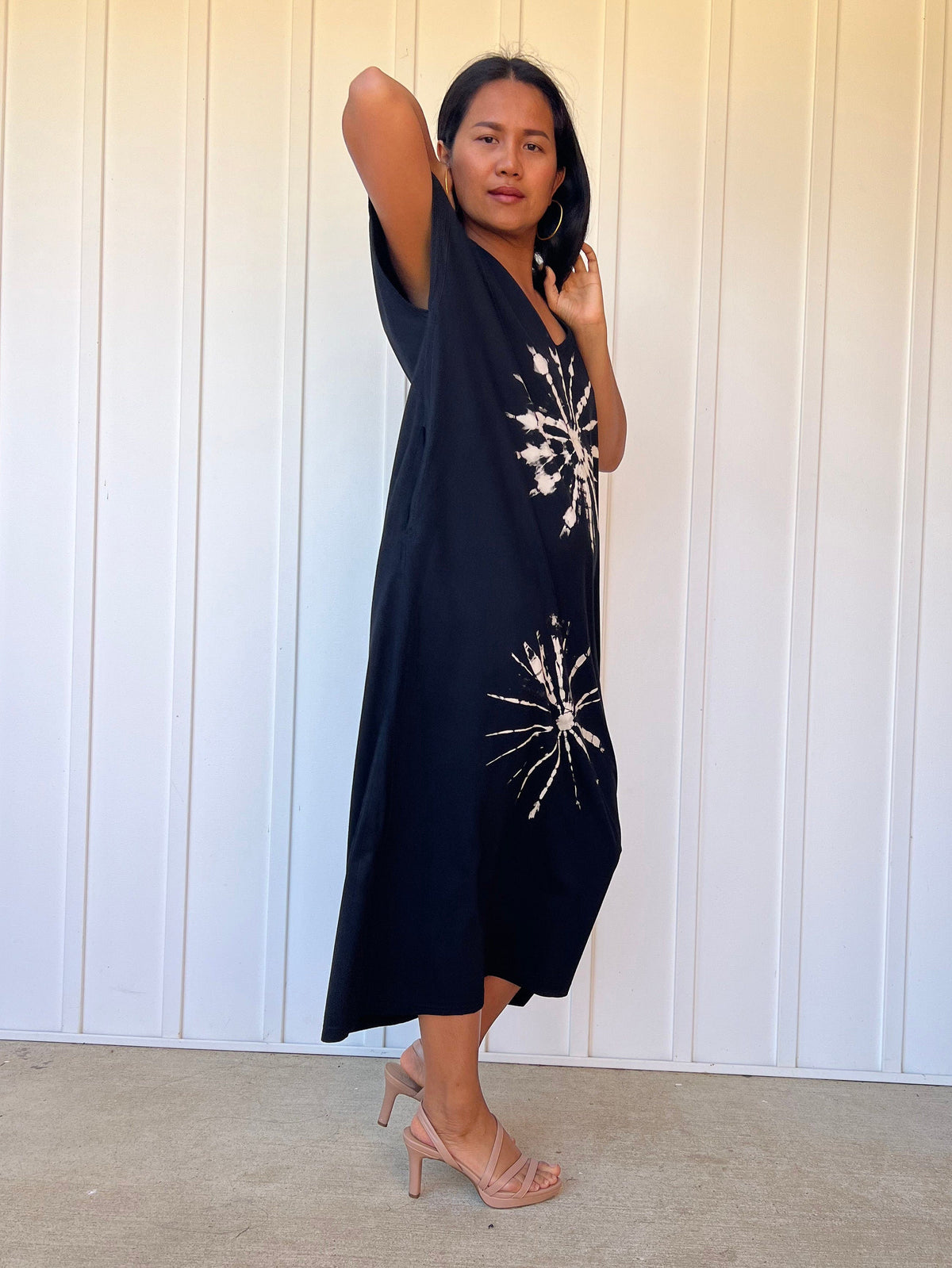Mala Handworks Alisa Petite Cotton Kaftan in Black with Hand-Painted Starburst