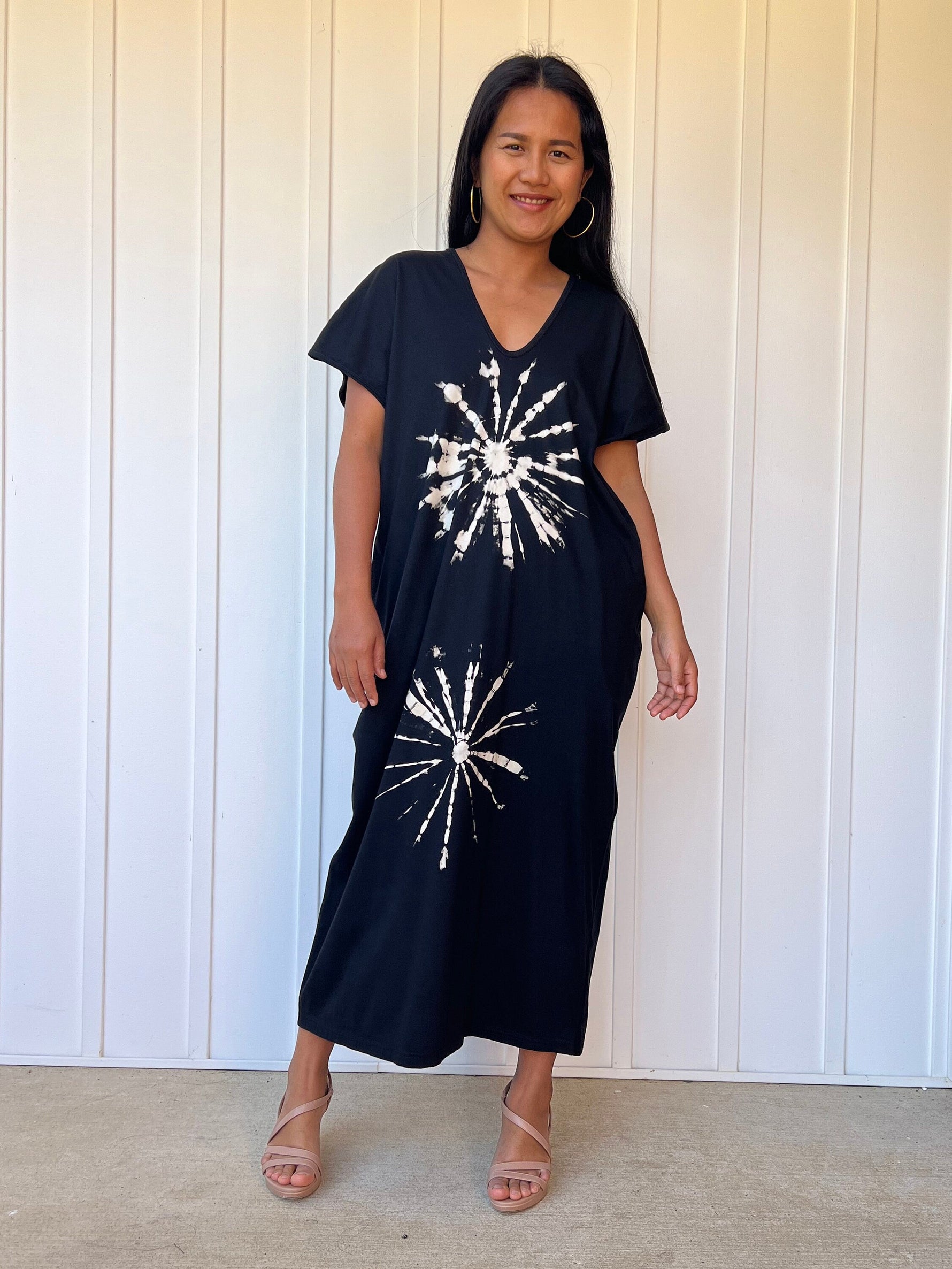Mala Handworks Alisa Petite Cotton Kaftan in Black with Hand-Painted Starburst