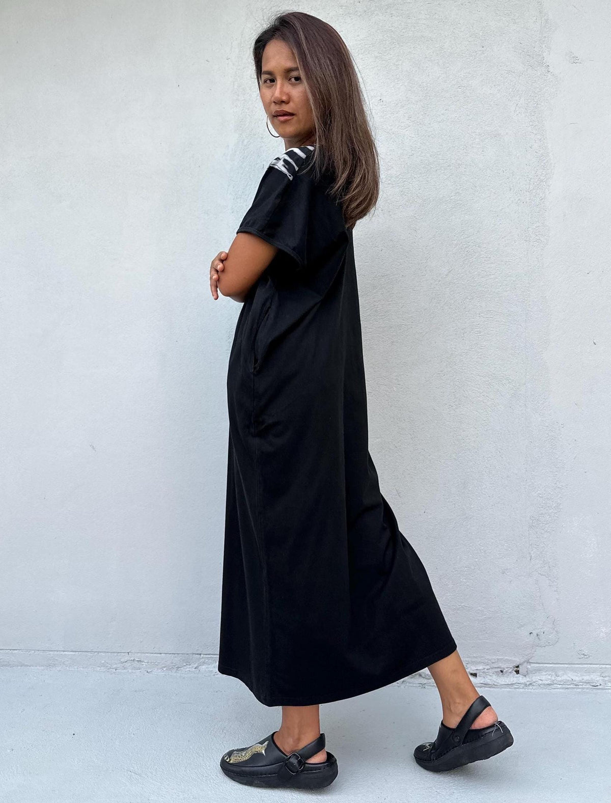 Mala Handworks Alisa Petite Cotton Kaftan in Black with Hand-Painted Tiger Neckline