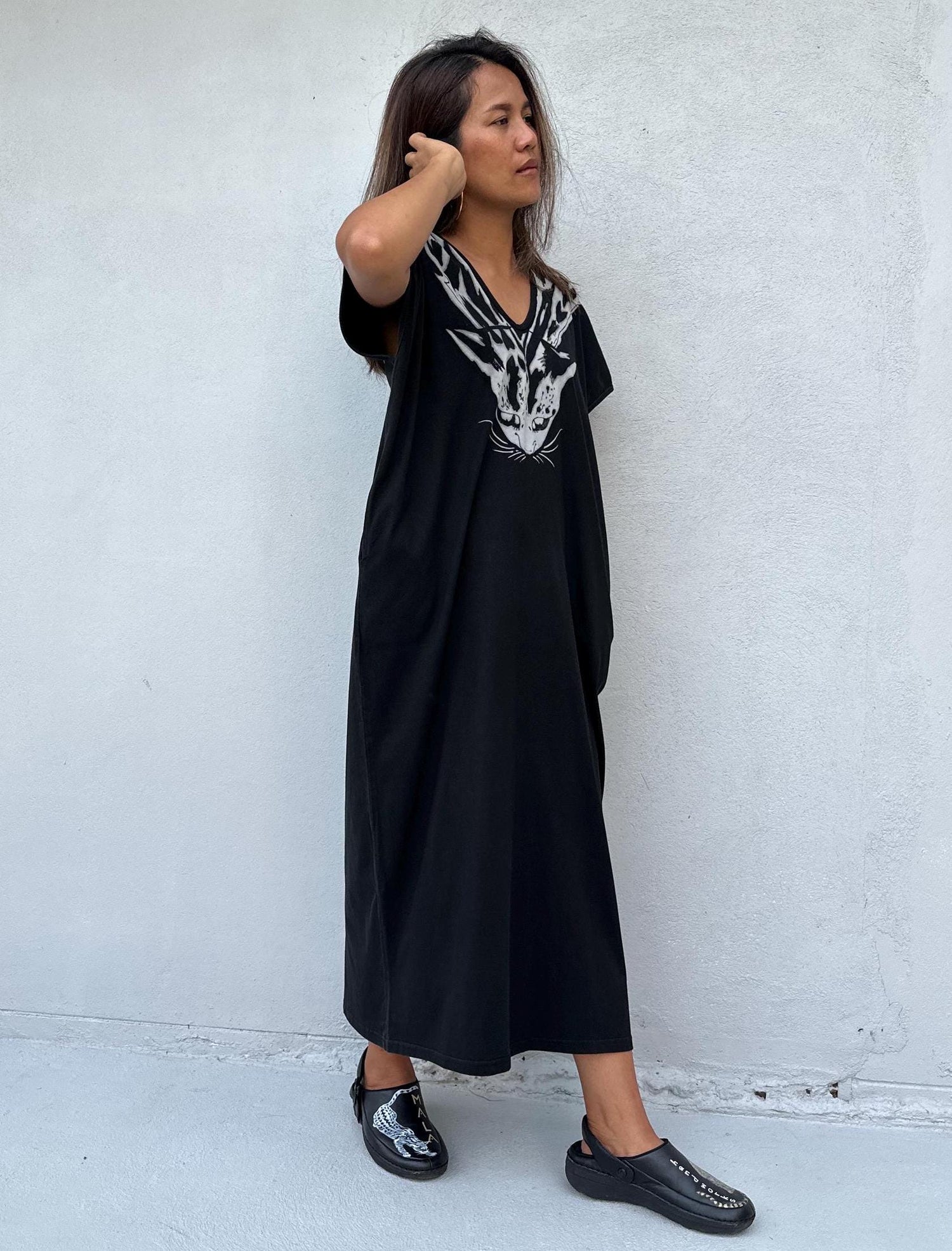 Mala Handworks Alisa Petite Cotton Kaftan in Black with Hand-Painted Tiger Neckline