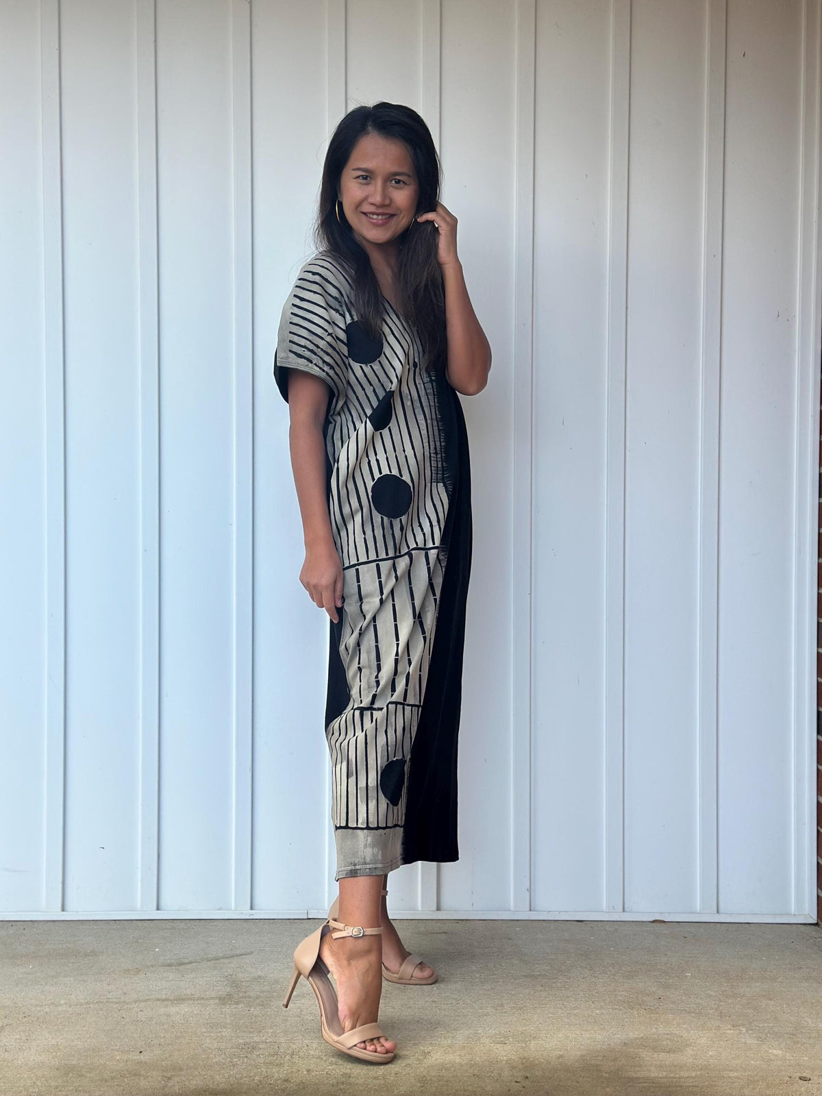 Mala Handworks Alisa Petite Cotton Kaftan in Black with Hand-Painted Abacus