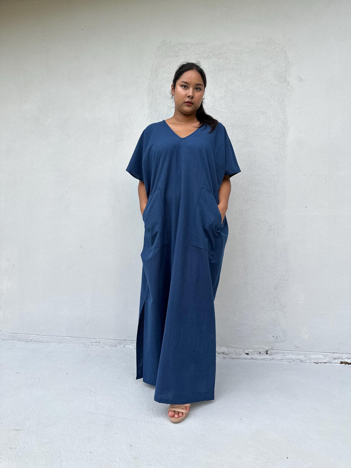 Mala Handworks Daria Hand-Woven Cotton Kaftan in Navy