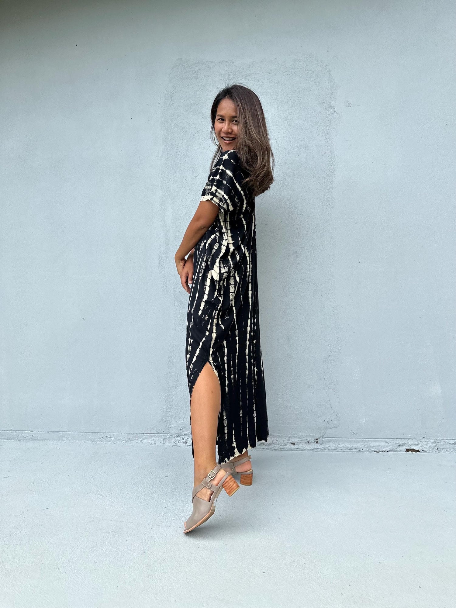 Callie Petite Kaftan in Black Tie Dye