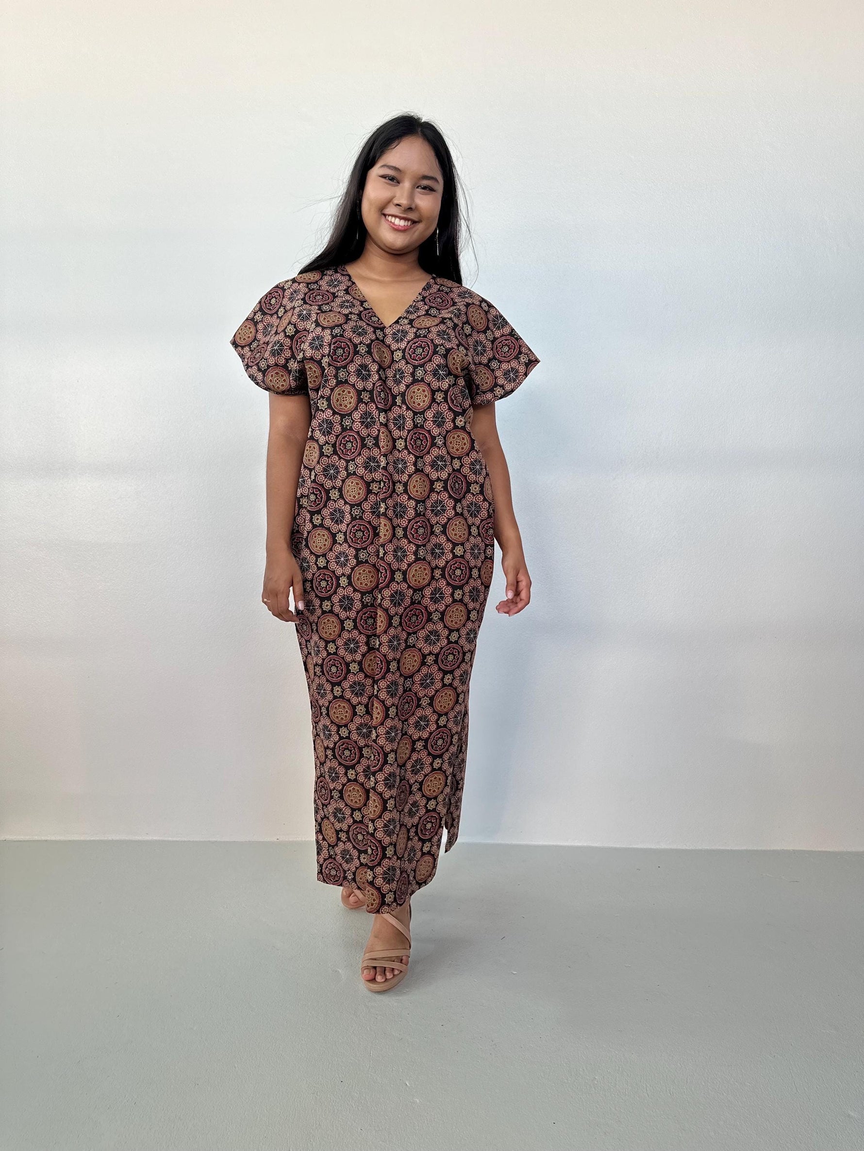 Mala Handworks Callie Petite Cotton Kaftan in Eggplant Paisley