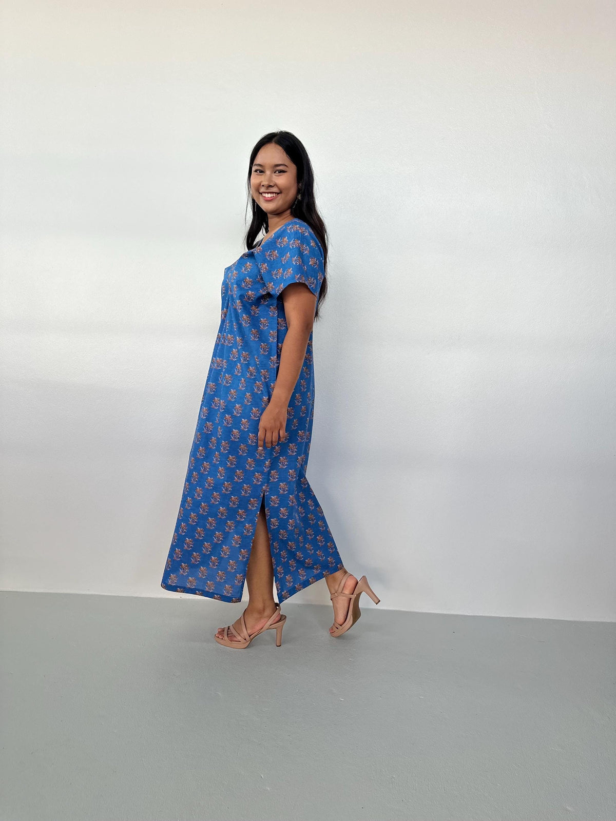 Mala Handworks Callie Petite Cotton Kaftan in Cornflower Paisley