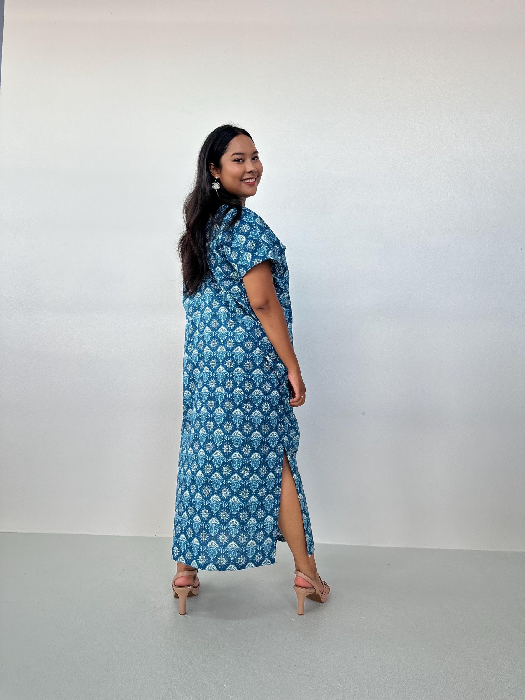 Mala Handworks Callie Petite Cotton Kaftan in Azure Paisley