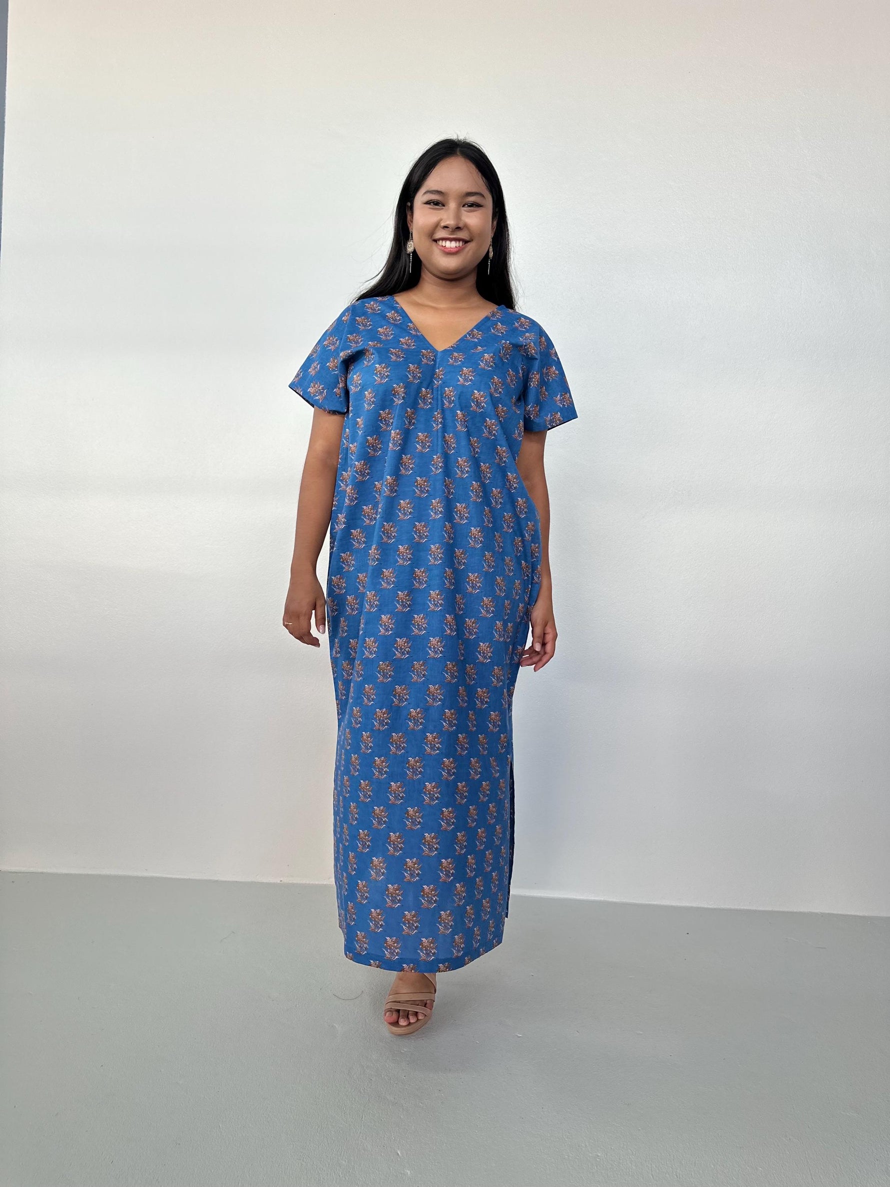 Mala Handworks Callie Petite Cotton Kaftan in Cornflower Paisley