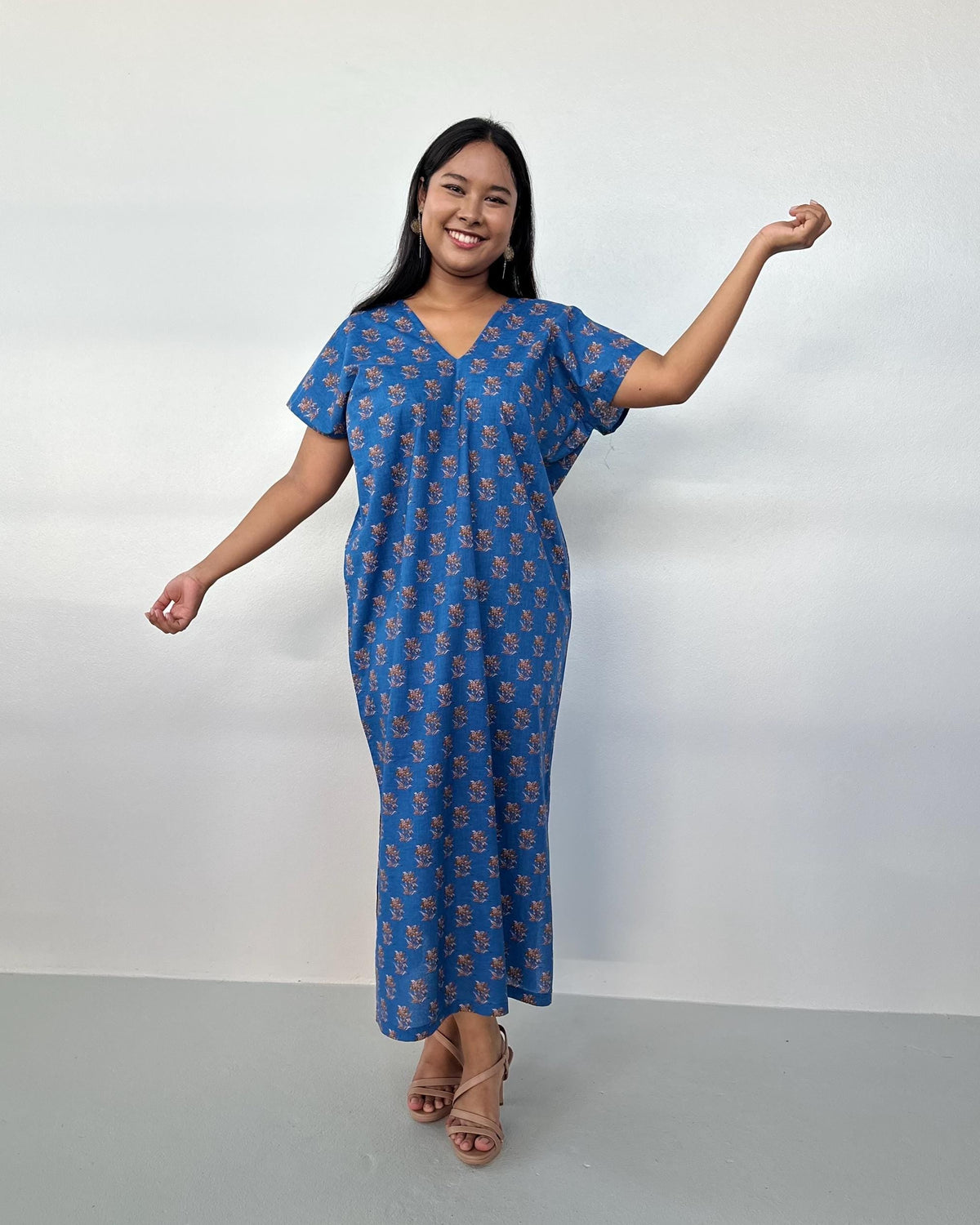 Mala Handworks Callie Petite Cotton Kaftan in Cornflower Paisley