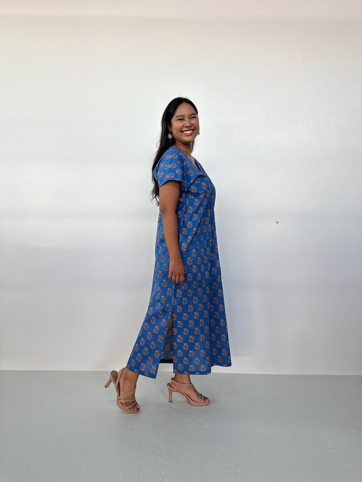 Mala Handworks Callie Petite Cotton Kaftan in Cornflower Paisley