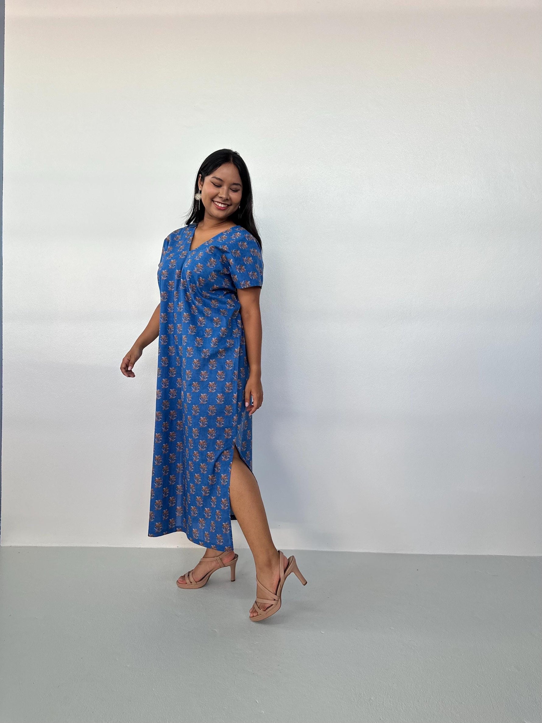 Mala Handworks Callie Petite Cotton Kaftan in Cornflower Paisley
