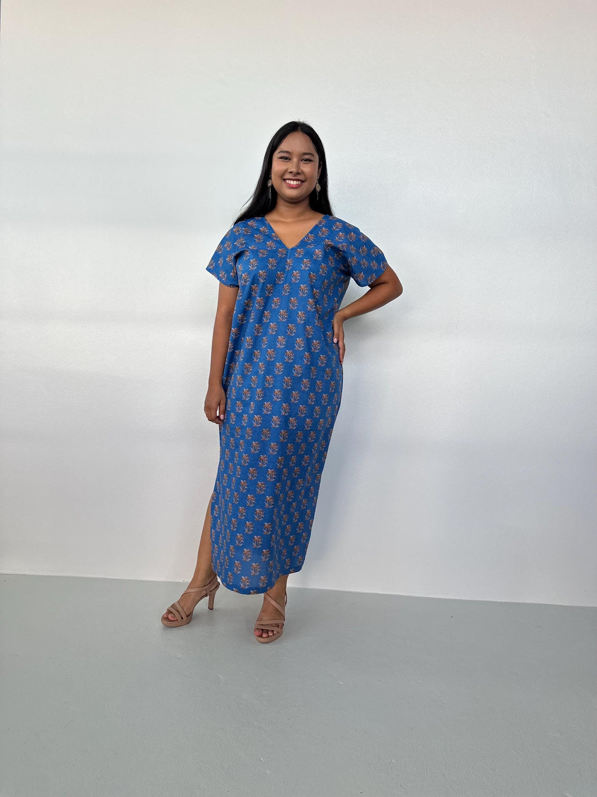 Mala Handworks Callie Petite Cotton Kaftan in Cornflower Paisley
