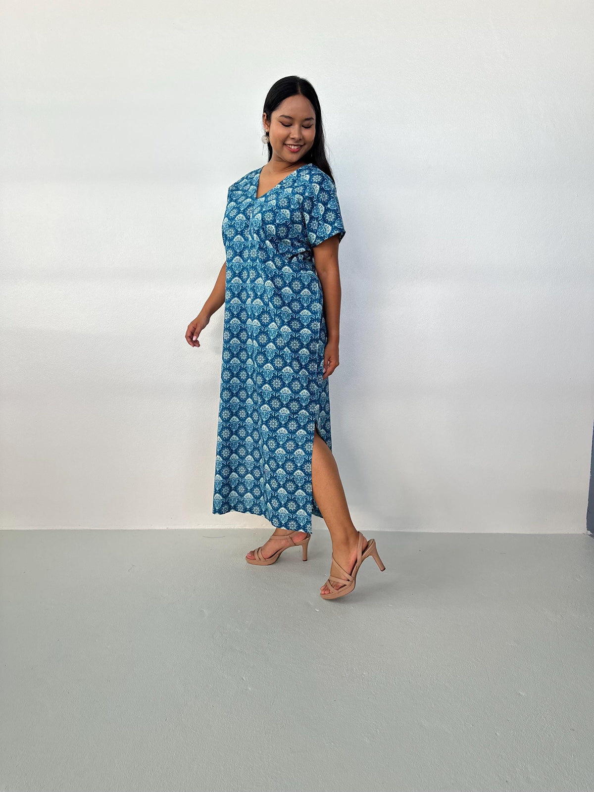 Mala Handworks Callie Petite Cotton Kaftan in Azure Paisley