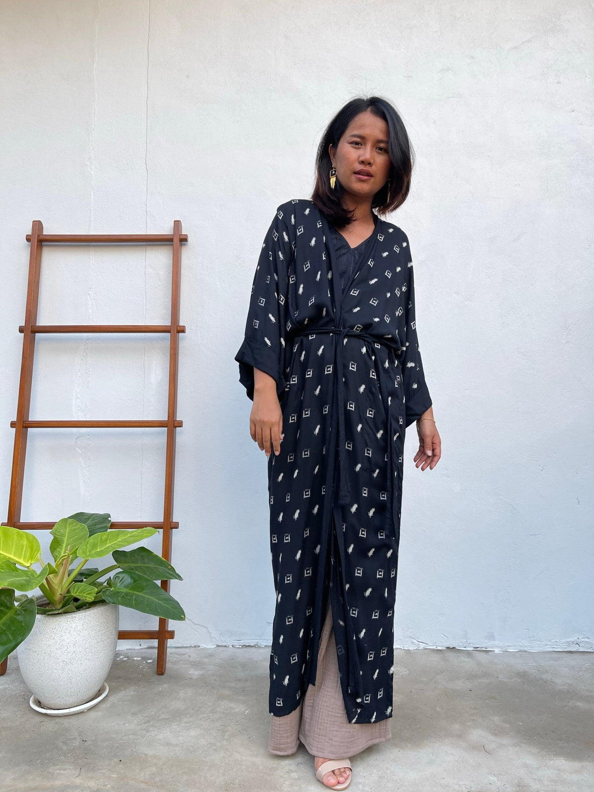 Silk Screen Robe Kara Robe Black in Black & White Polka Dot Silkscreen Pattern – Mala ...