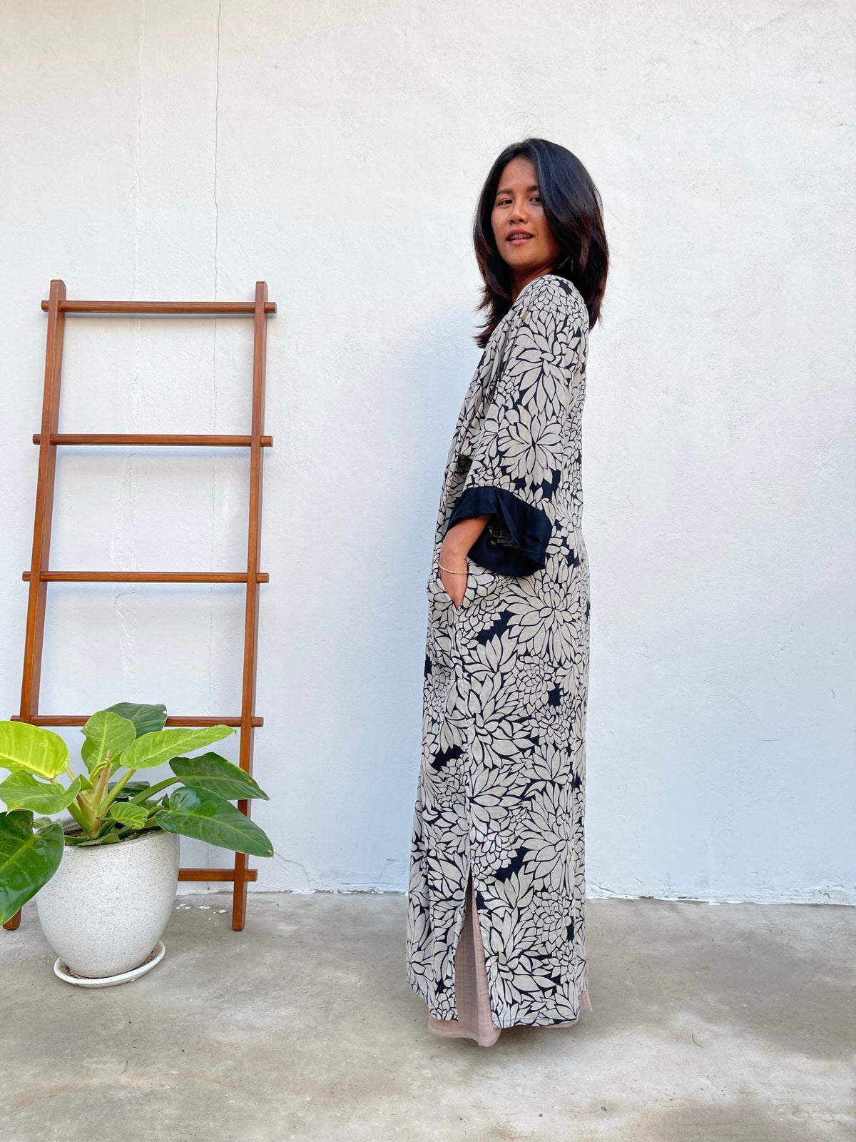 Silk Screen Robe Kara Kimono Robe in Black Floral Print - One Size | Mala Handworks