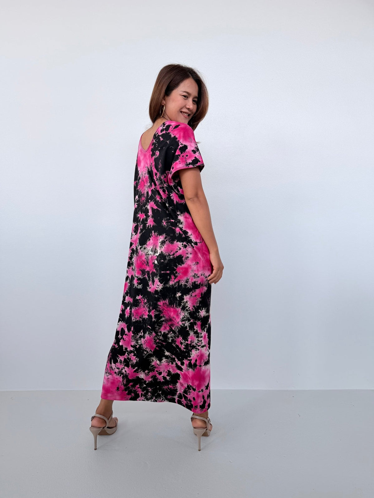 Alisa Petite Cotton Kaftan in Black and Fuchsia Tie Dye - Mala Handworks