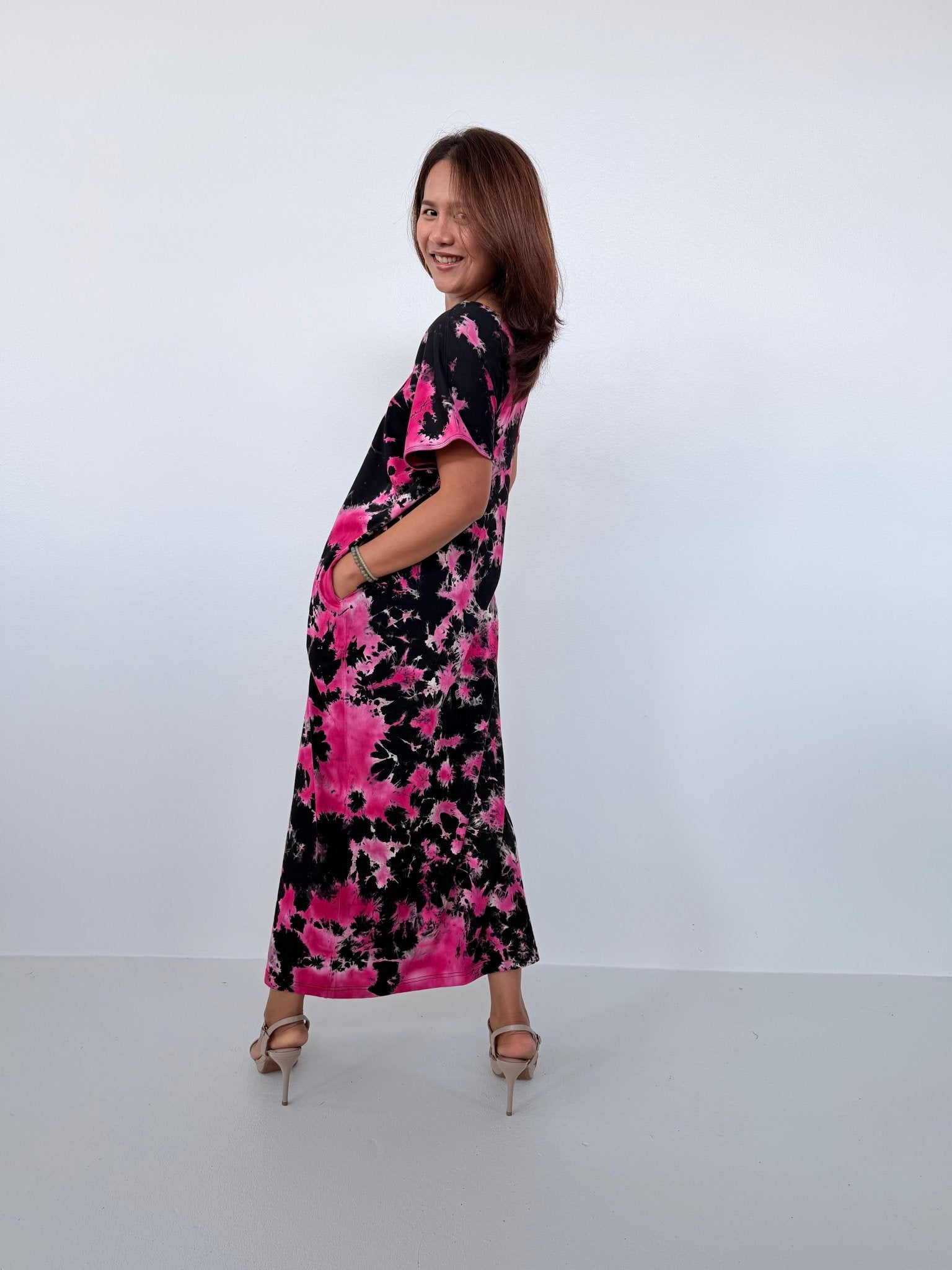 Alisa Petite Cotton Kaftan in Black and Fuchsia Tie Dye - Mala Handworks