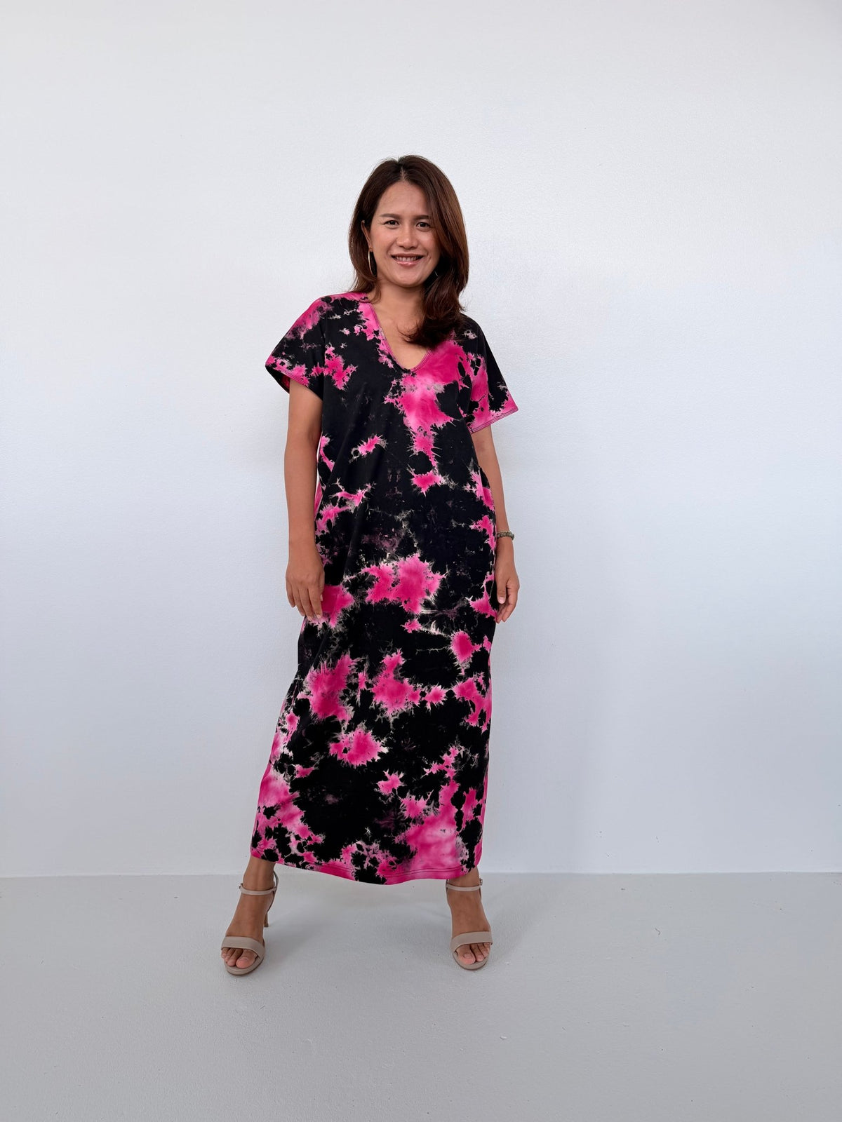 Alisa Petite Cotton Kaftan in Black and Fuchsia Tie Dye - Mala Handworks