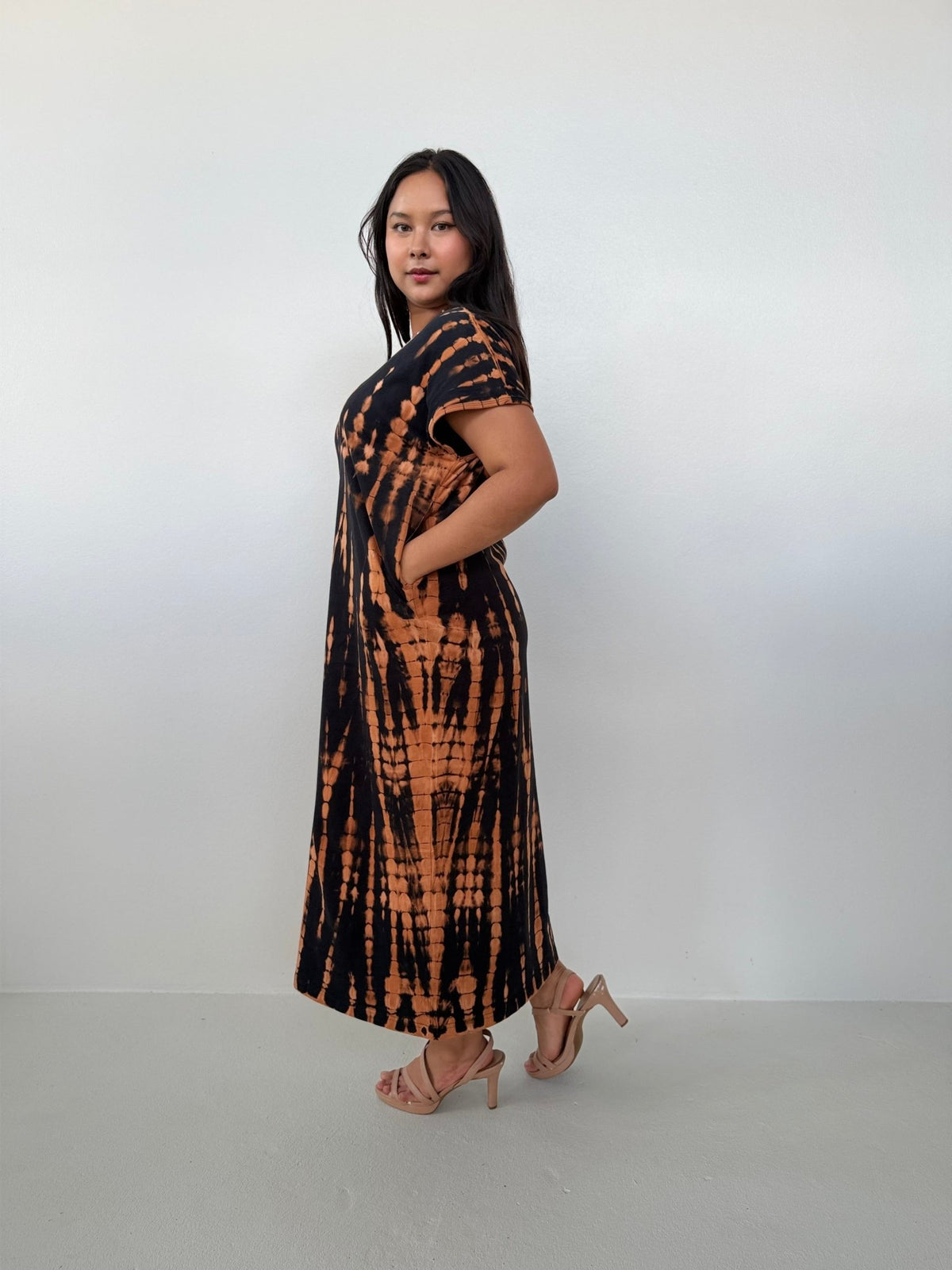 Mala Handworks Alisa Petite Cotton Kaftan in Black & Rust Tie Dye