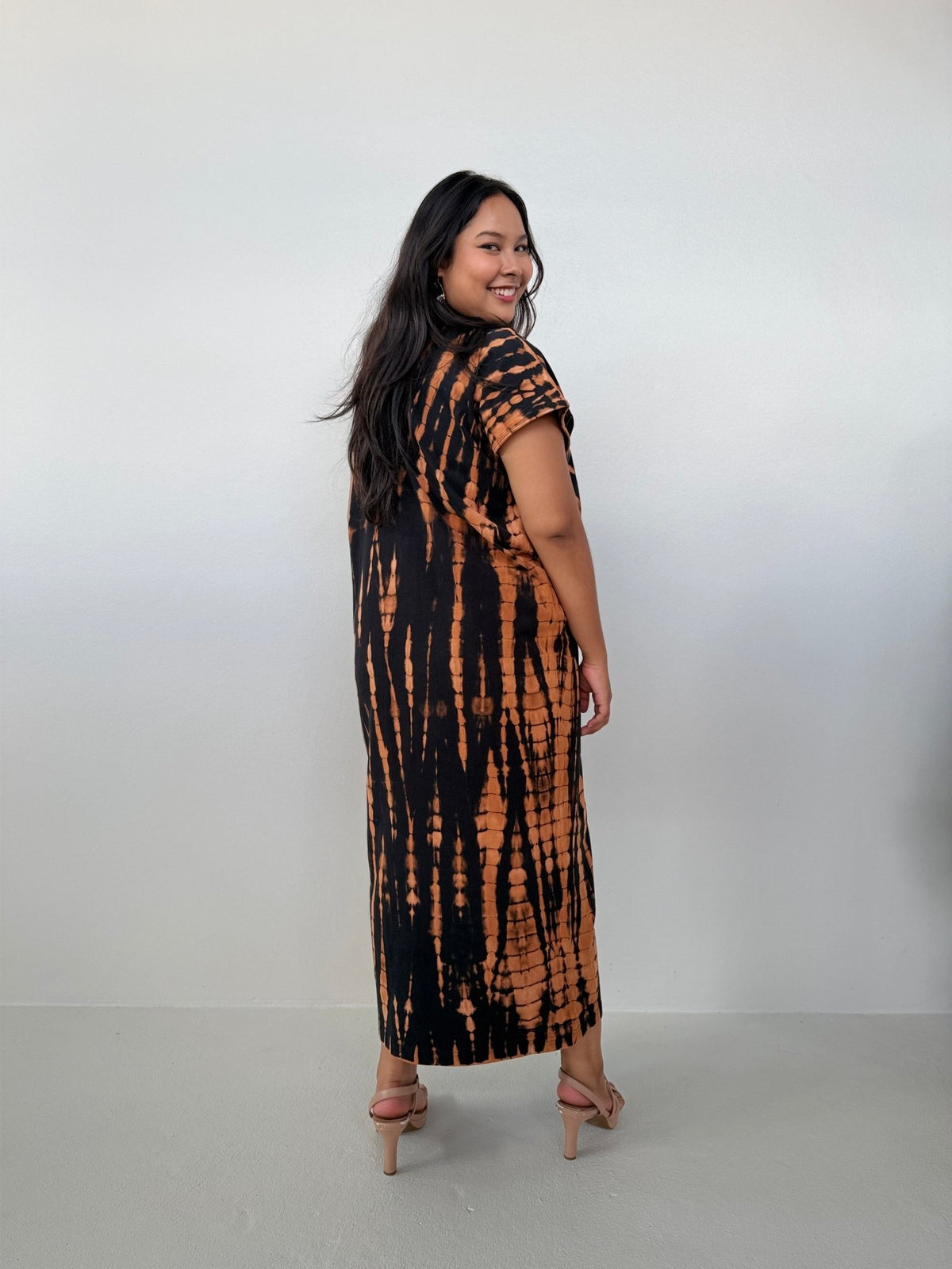 Mala Handworks Alisa Petite Cotton Kaftan in Black & Rust Tie Dye