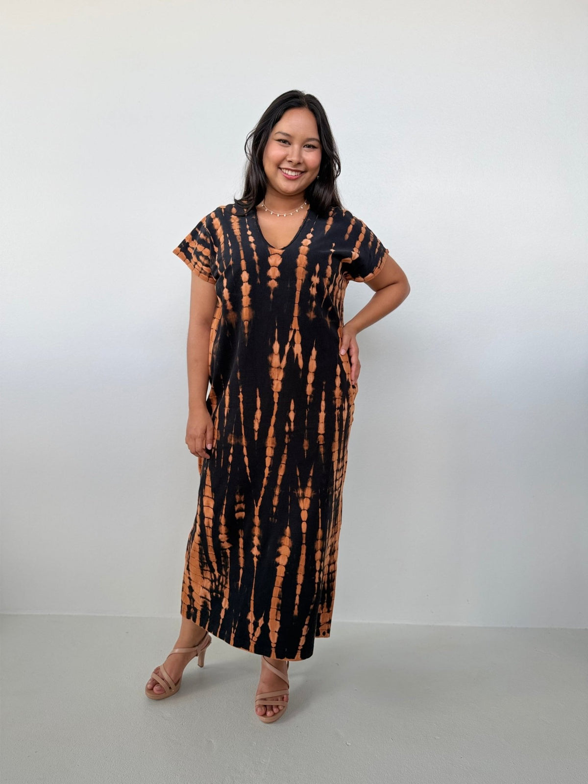 Mala Handworks Alisa Petite Cotton Kaftan in Black & Rust Tie Dye