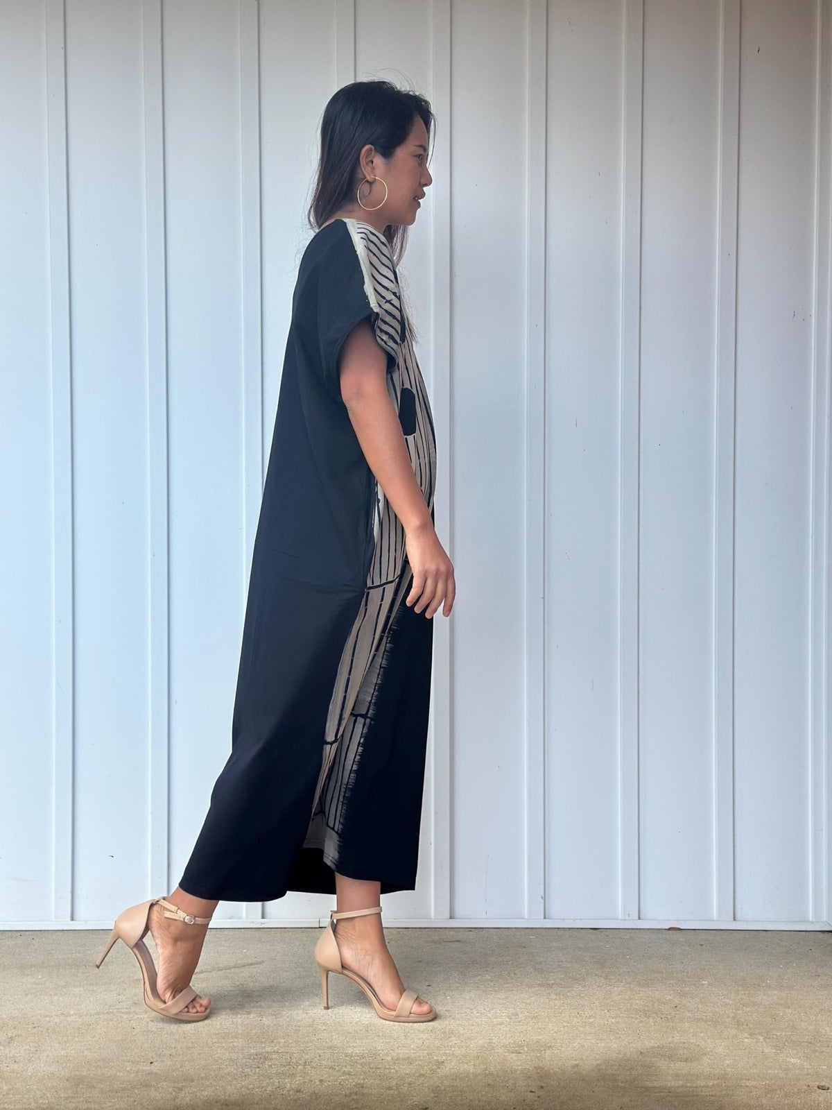 Mala Handworks Alisa Petite Cotton Kaftan in Black with Hand-Painted Abacus