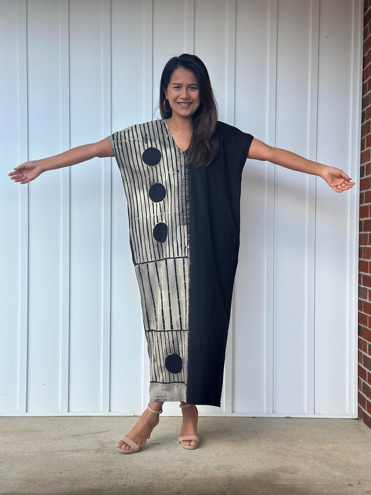 Mala Handworks Alisa Petite Cotton Kaftan in Black with Hand-Painted Abacus