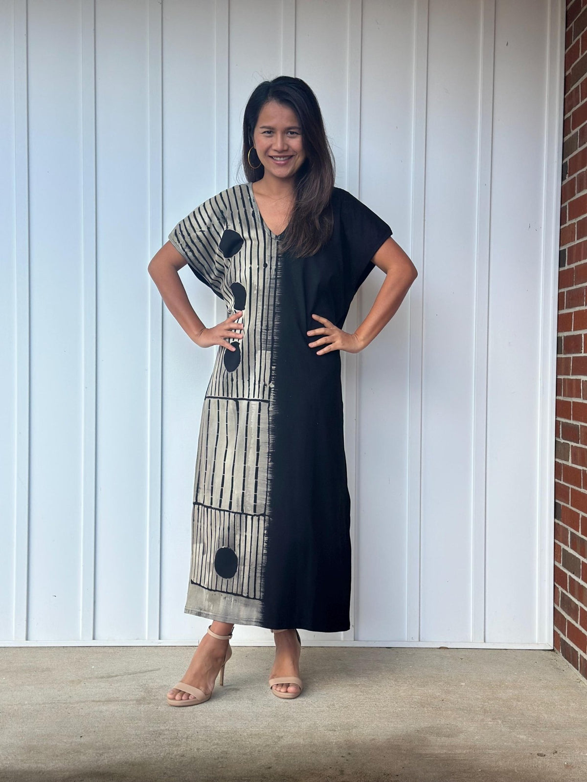 Mala Handworks Alisa Petite Cotton Kaftan in Black with Hand-Painted Abacus