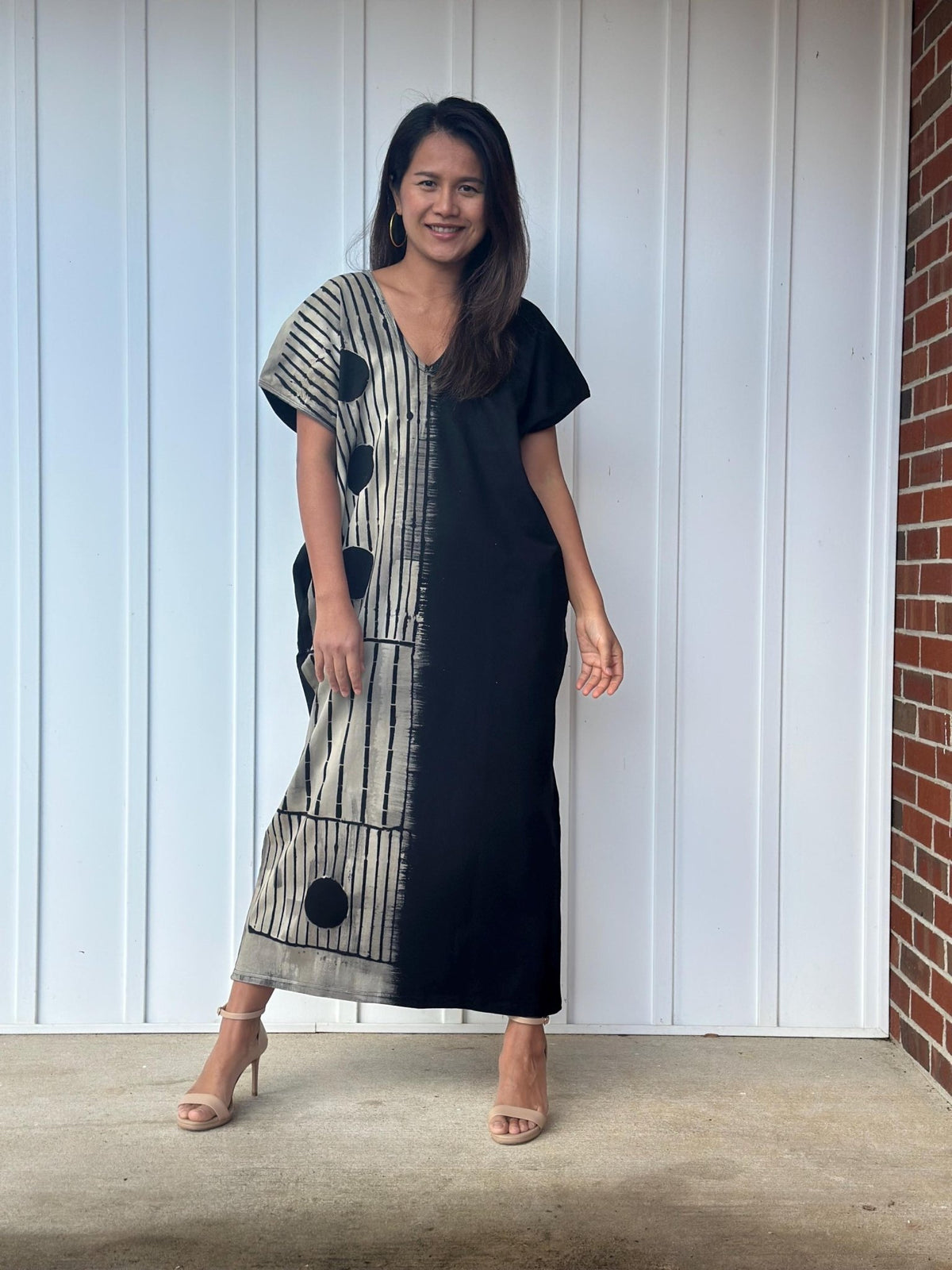 Mala Handworks Alisa Petite Cotton Kaftan in Black with Hand-Painted Abacus
