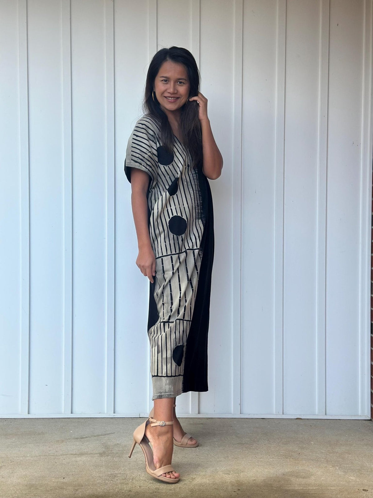 Mala Handworks Alisa Petite Cotton Kaftan in Black with Hand-Painted Abacus