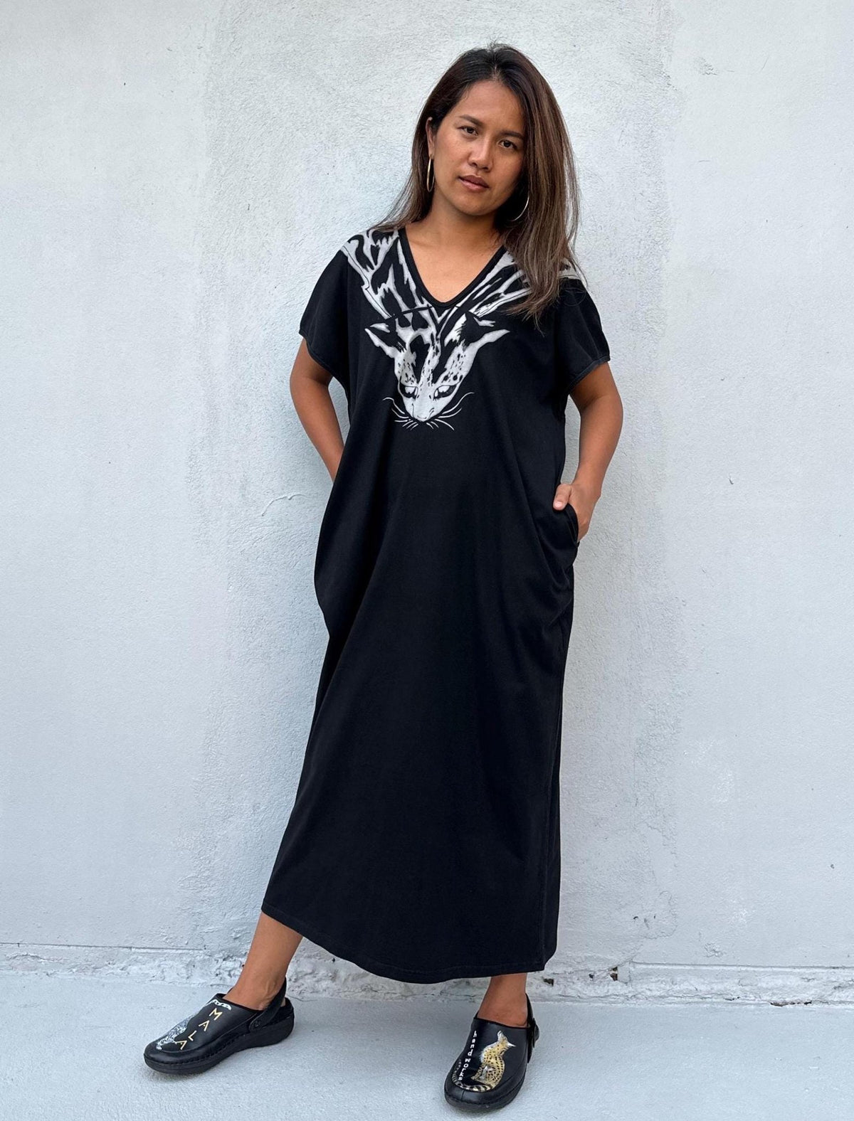 Mala Handworks Alisa Petite Cotton Kaftan in Black with Hand-Painted Tiger Neckline