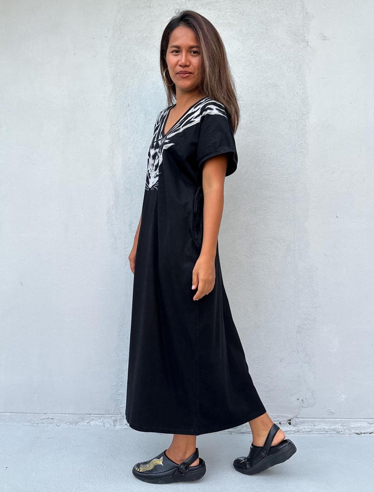 Mala Handworks Alisa Petite Cotton Kaftan in Black with Hand-Painted Tiger Neckline
