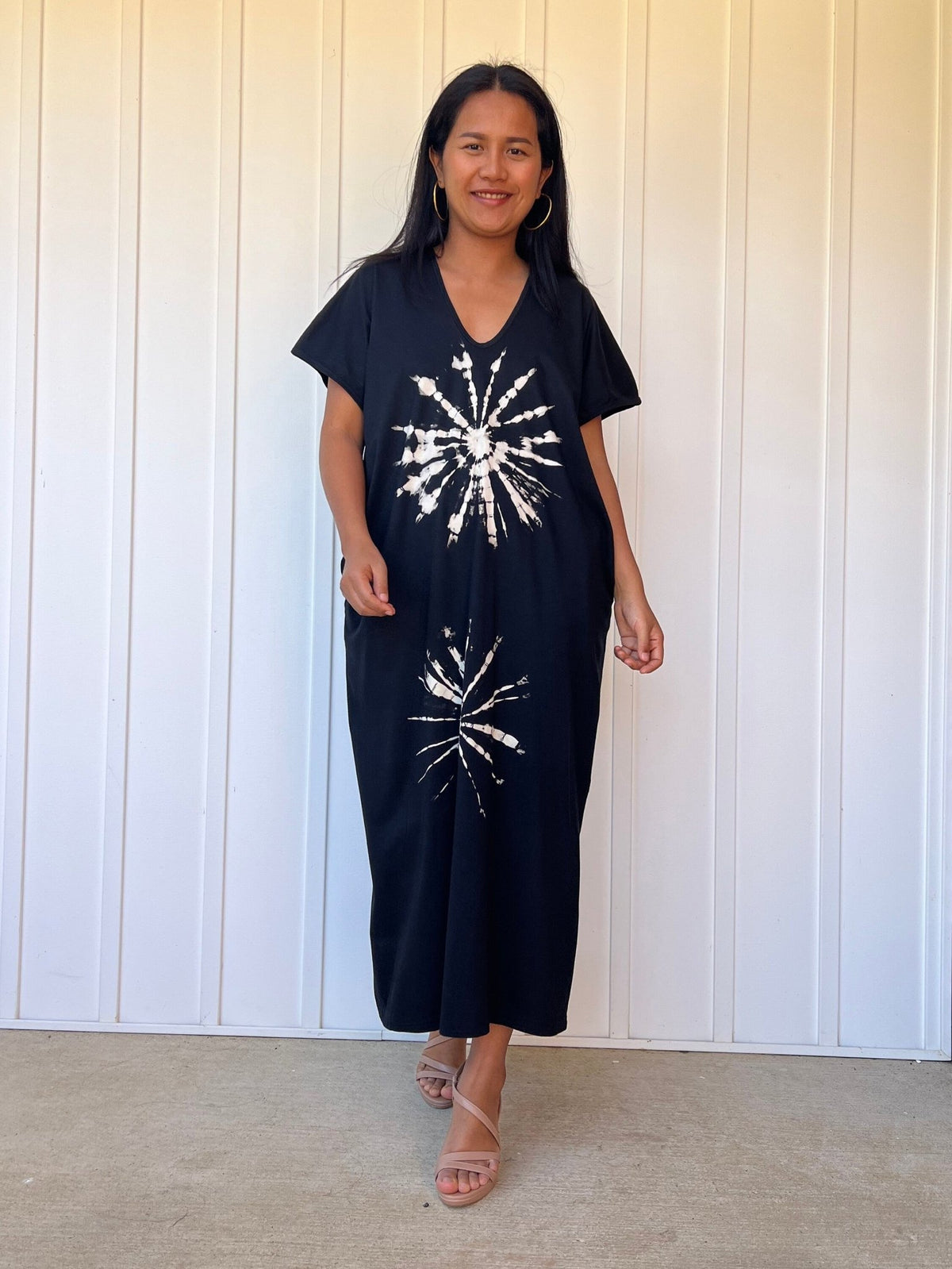 Mala Handworks Alisa Petite Cotton Kaftan in Black with Hand-Painted Starburst