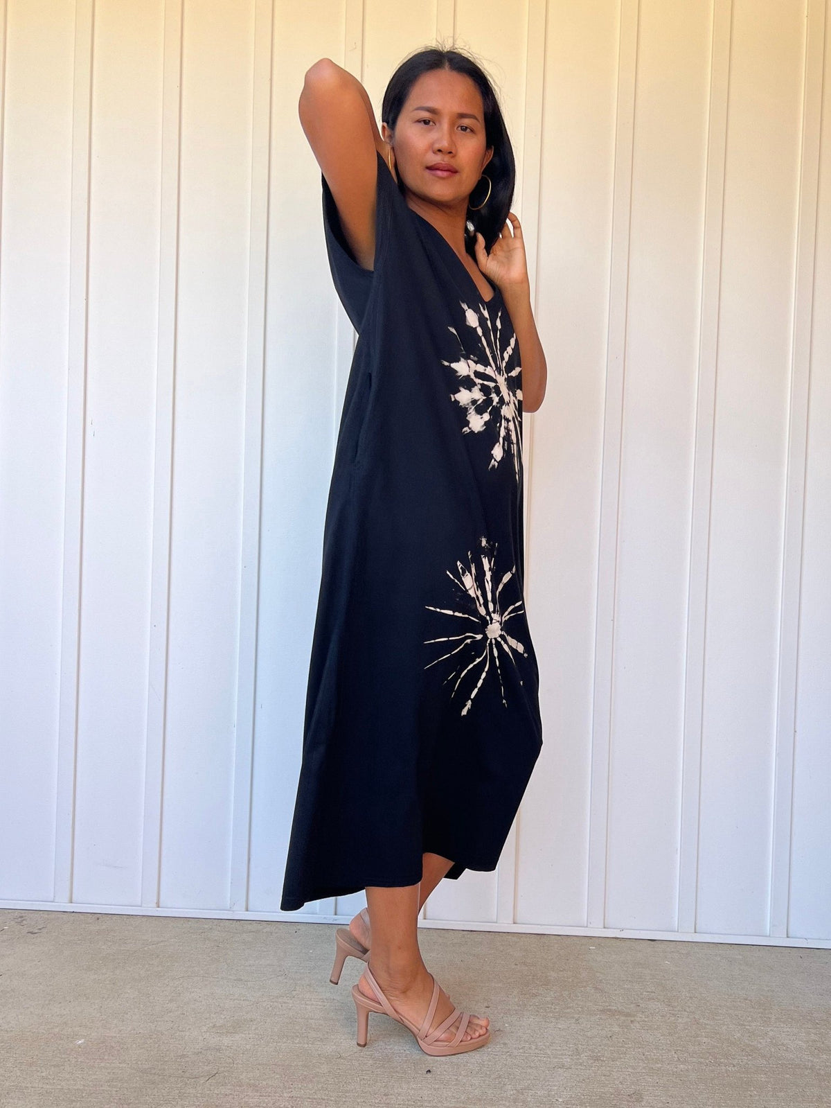 Mala Handworks Alisa Petite Cotton Kaftan in Black with Hand-Painted Starburst