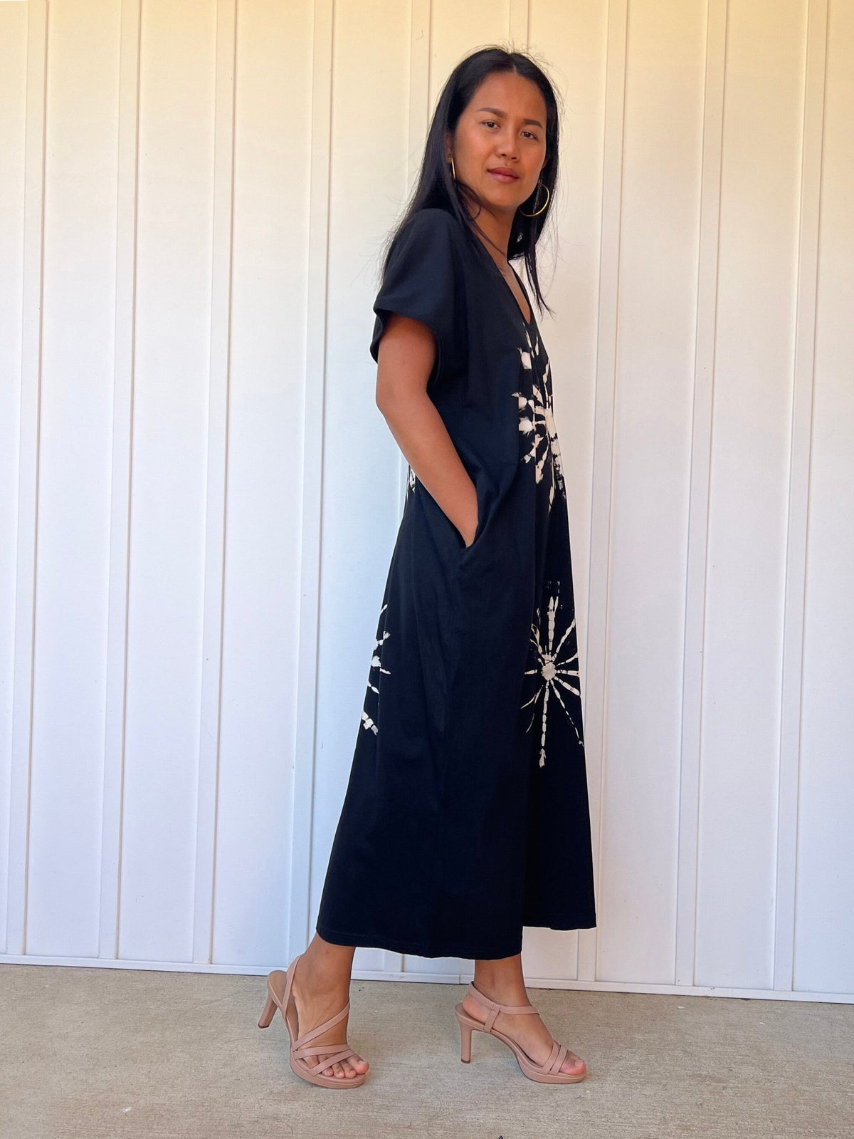 Mala Handworks Alisa Petite Cotton Kaftan in Black with Hand-Painted Starburst