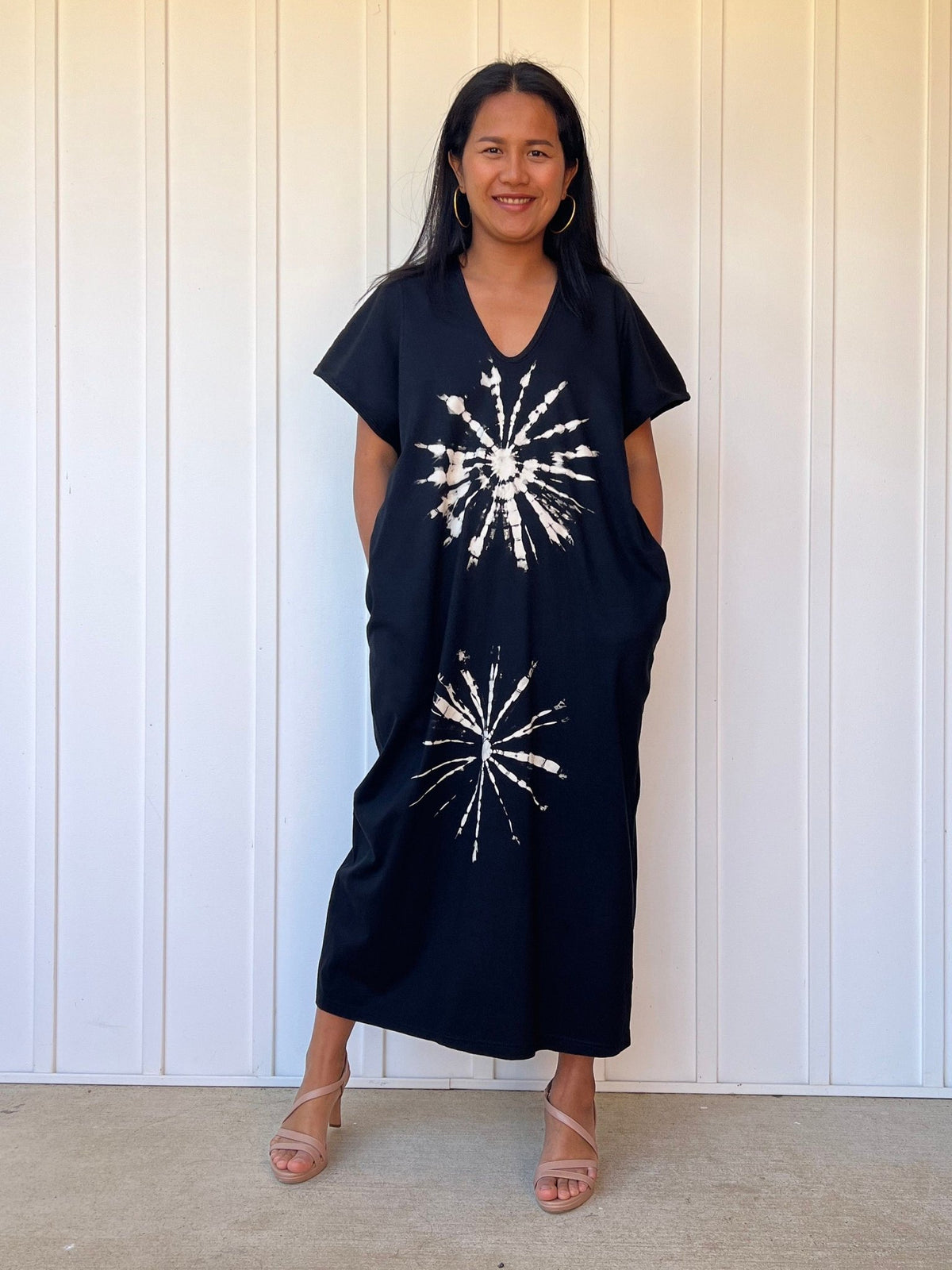 Mala Handworks Alisa Petite Cotton Kaftan in Black with Hand-Painted Starburst