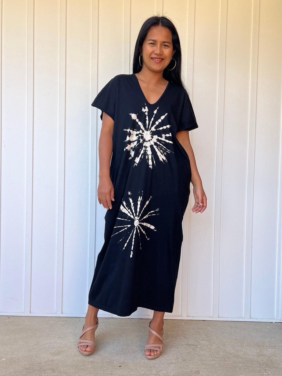 Mala Handworks Alisa Petite Cotton Kaftan in Black with Hand-Painted Starburst