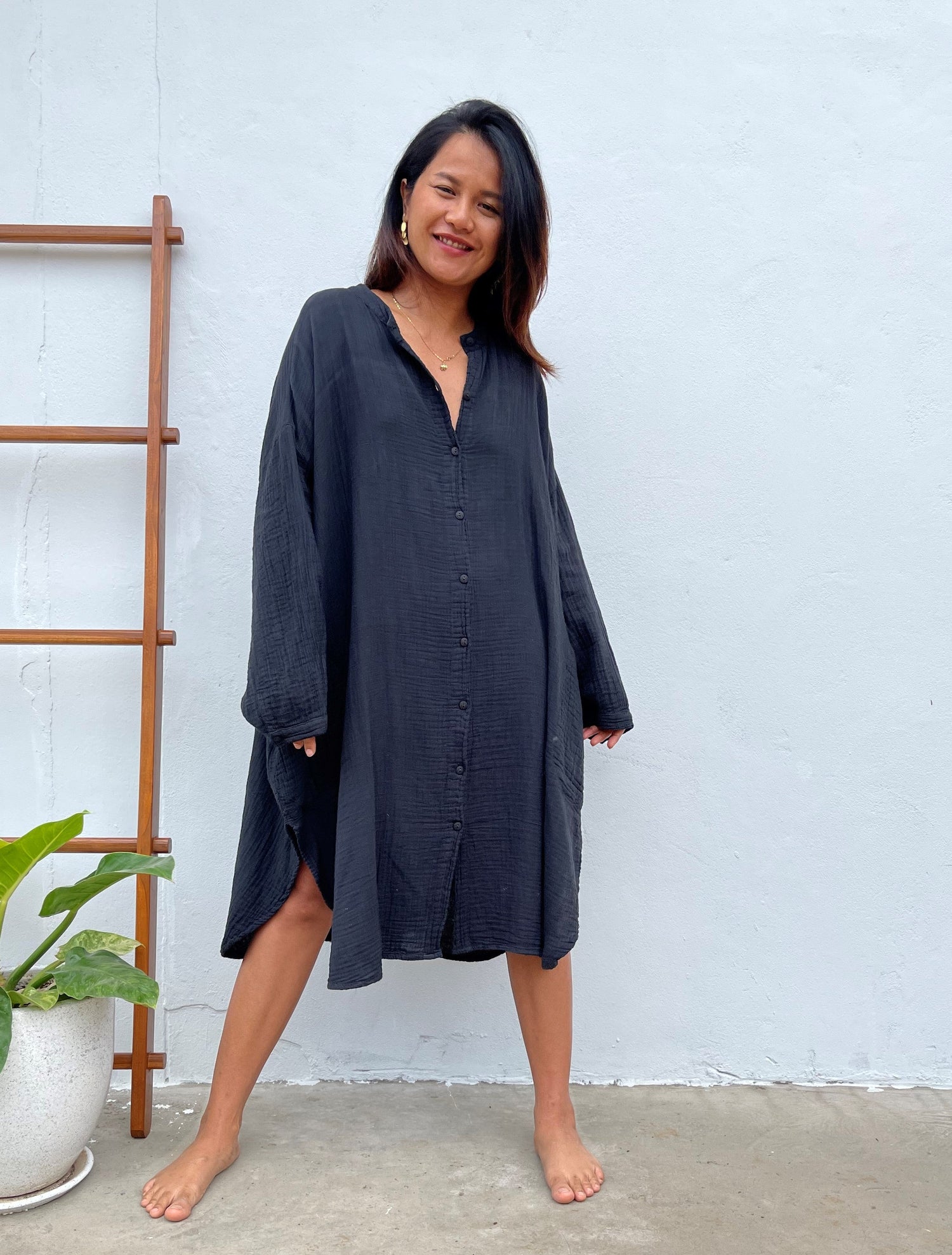 MALA handworks 41 in. Aura Double Gauze Cotton Midi Shirt Dress in Black