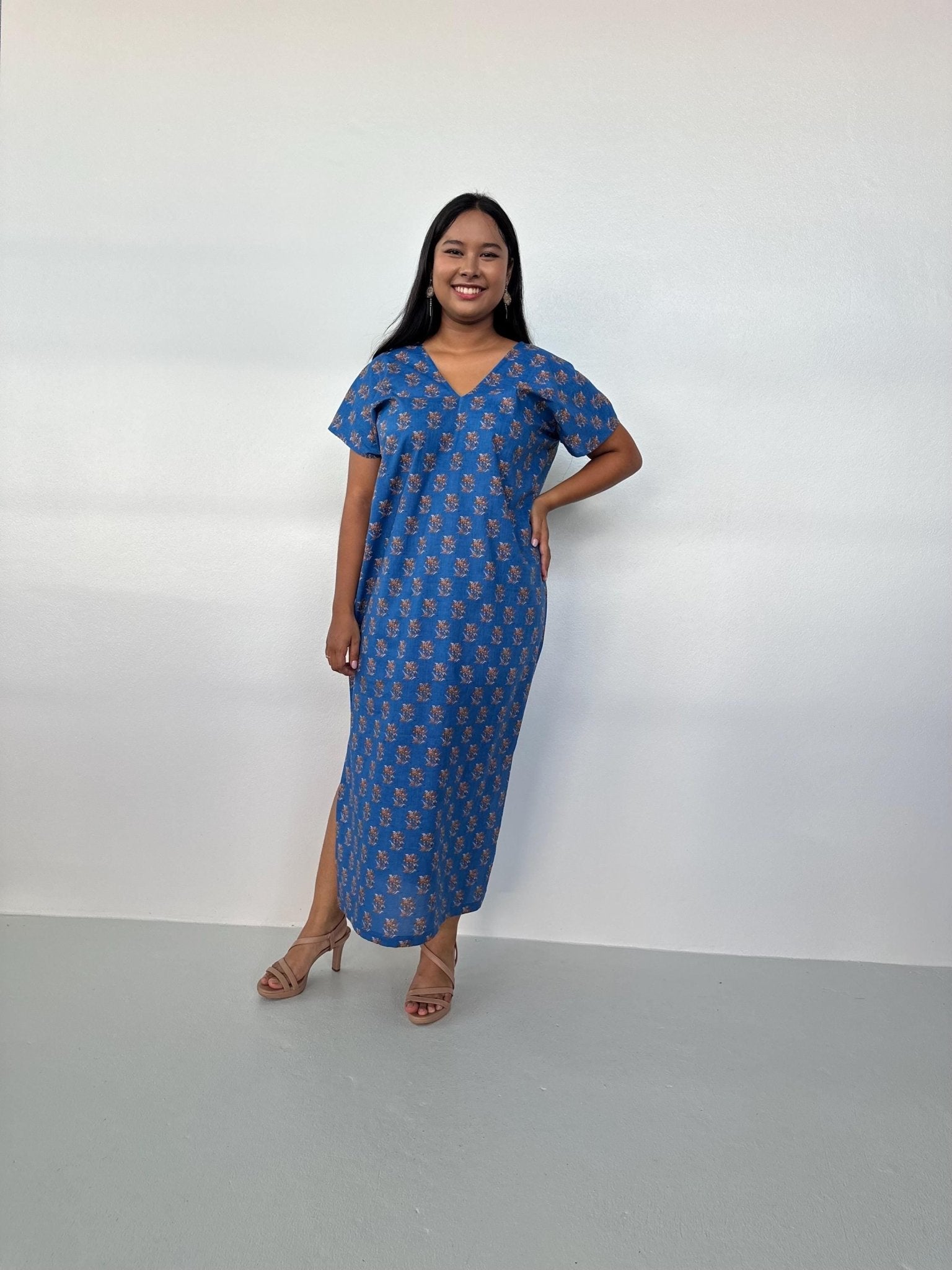 Mala Handworks Callie Petite Cotton Kaftan in Cornflower Paisley