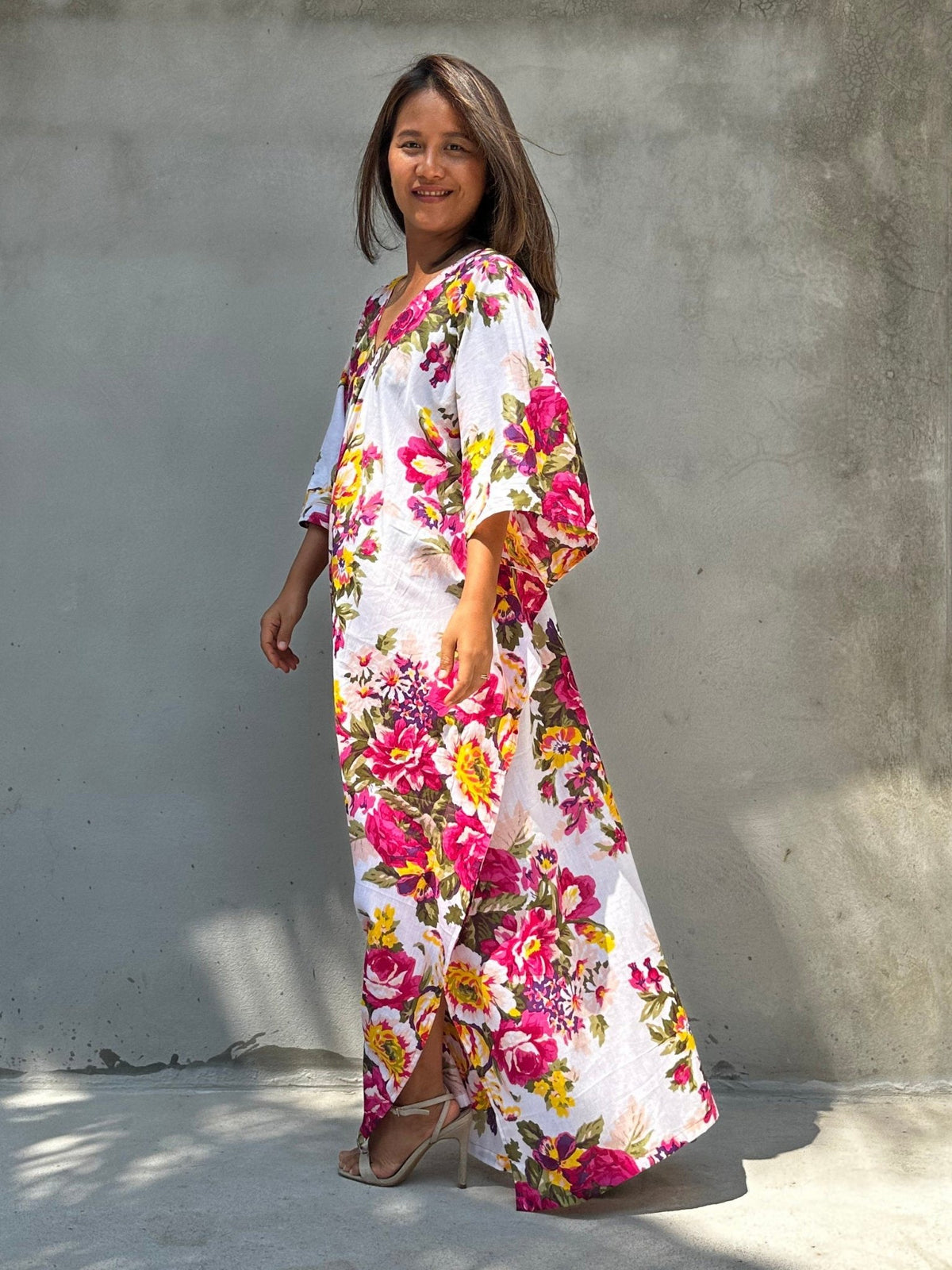 Evelyn Cotton Kaftan in White & Pink Floral Print - Mala Handworks