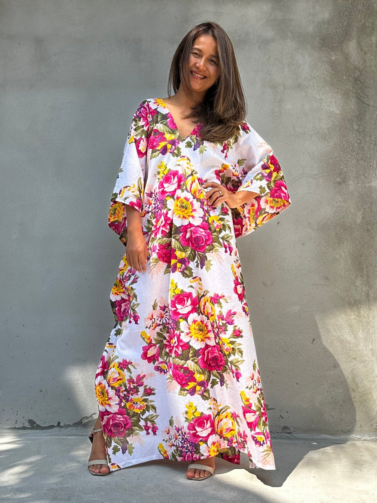 Evelyn Cotton Kaftan in White & Pink Floral Print - Mala Handworks