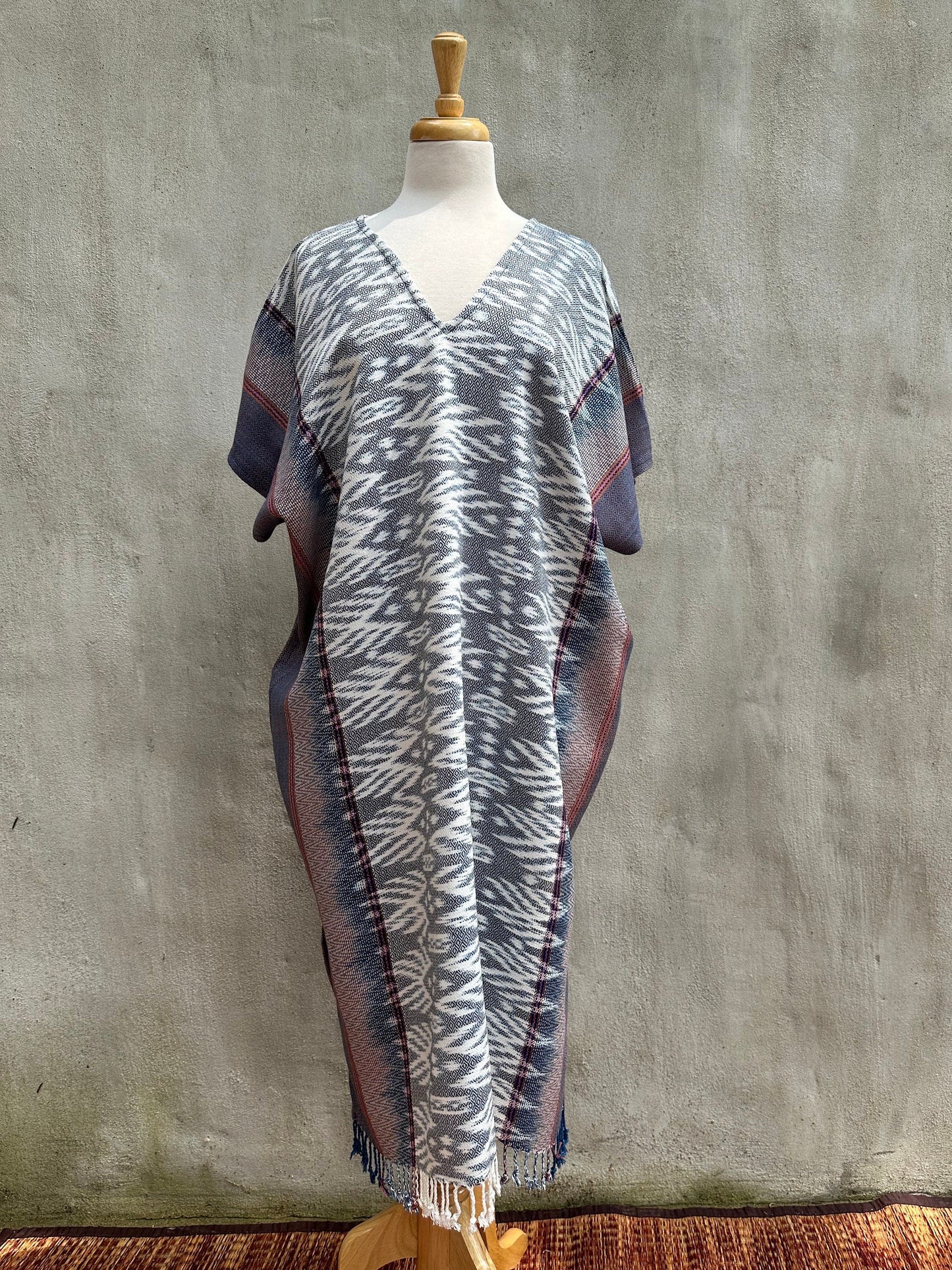 MALA handworks  Ikat Hand Woven Pattern Kaftan in Gray with White and Light Pink