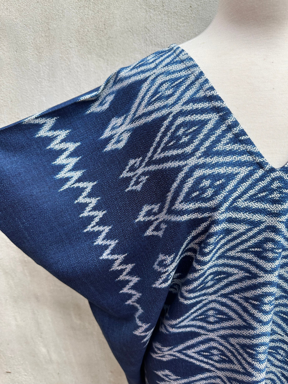 MALA handworks  Ikat Hand Woven Pattern Kaftan in Indigo Blue with White