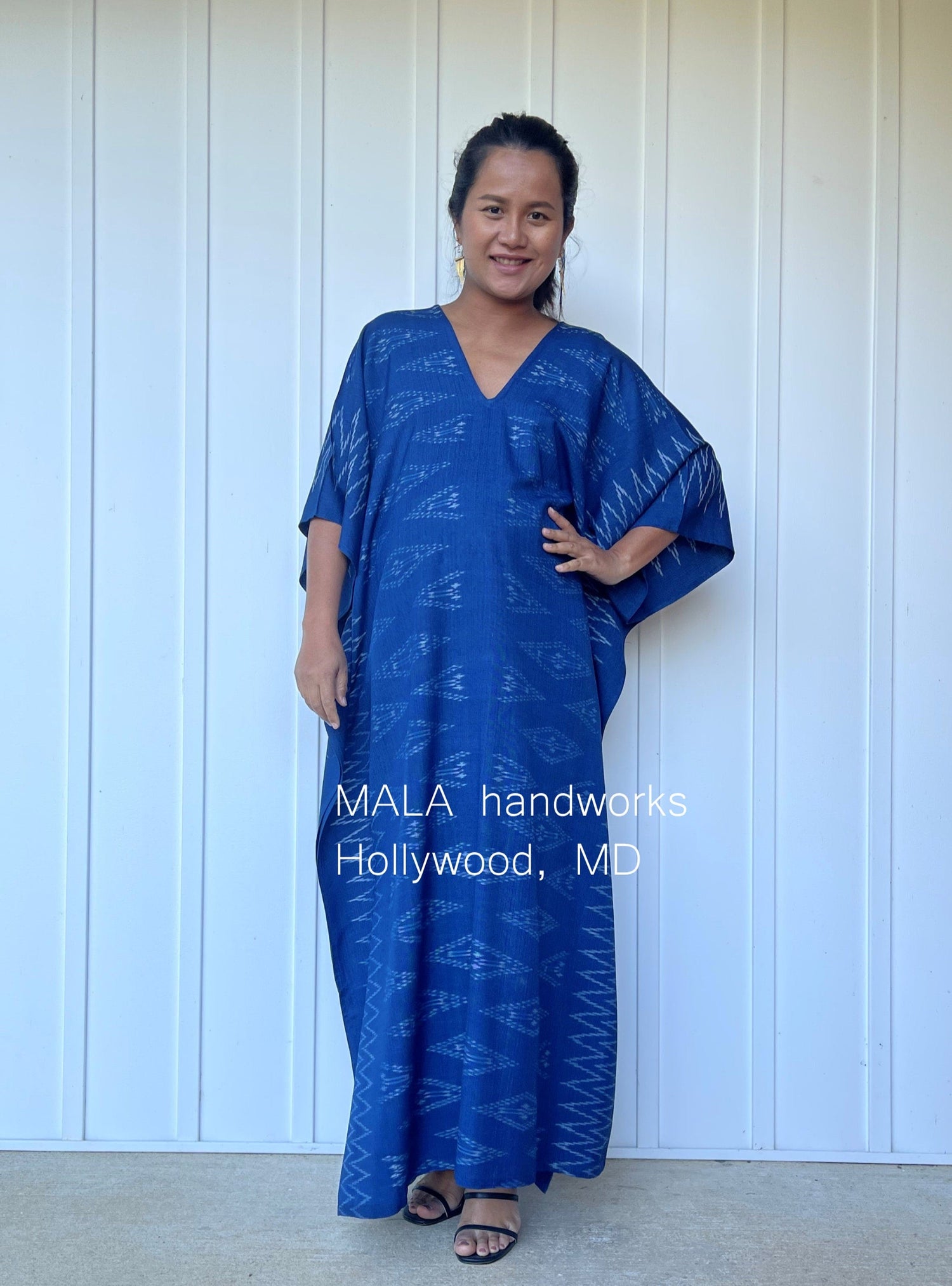 MALA handworks  Ikat Hand Woven Pattern Kaftan in Indigo Blue with White