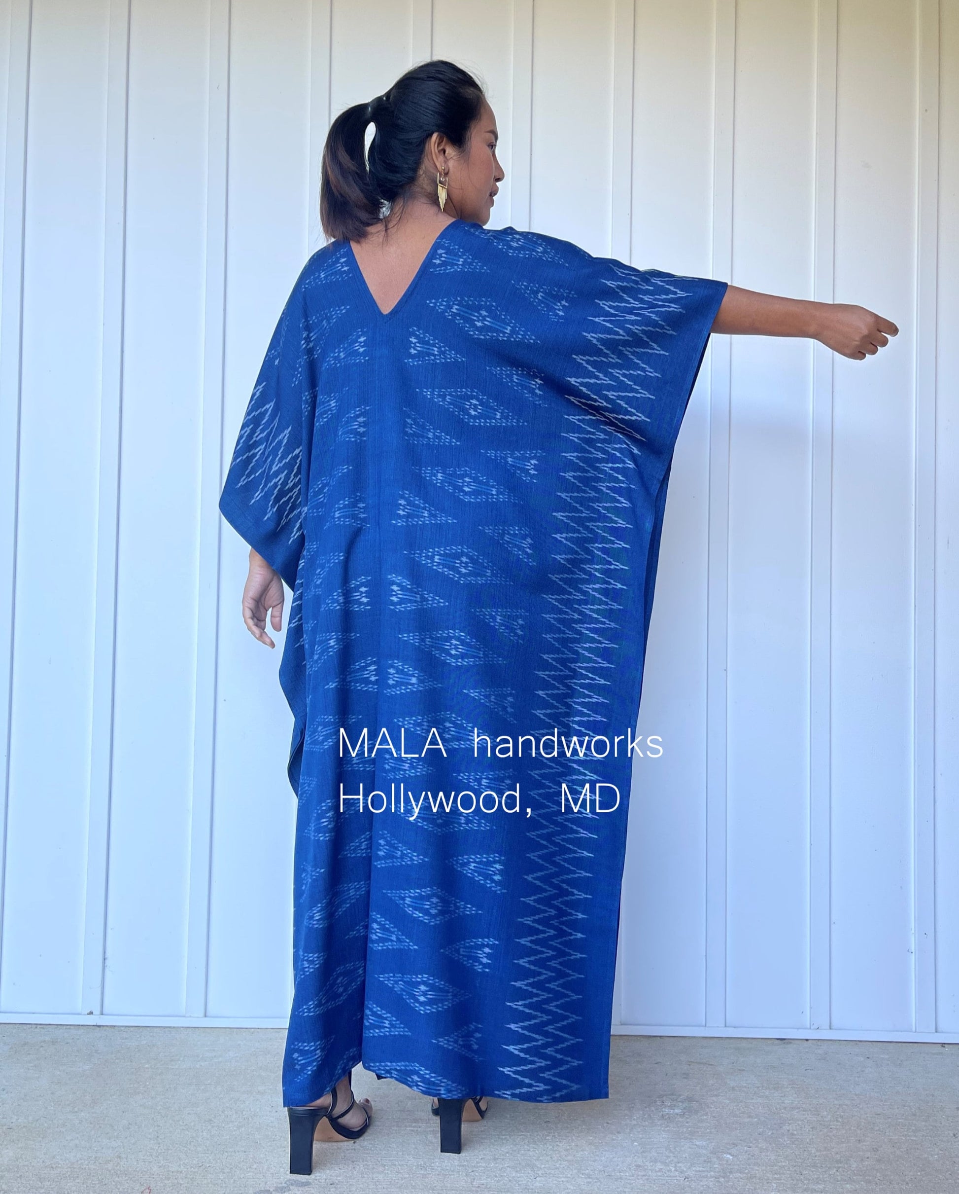 MALA handworks  Ikat Hand Woven Pattern Kaftan in Indigo Blue with White