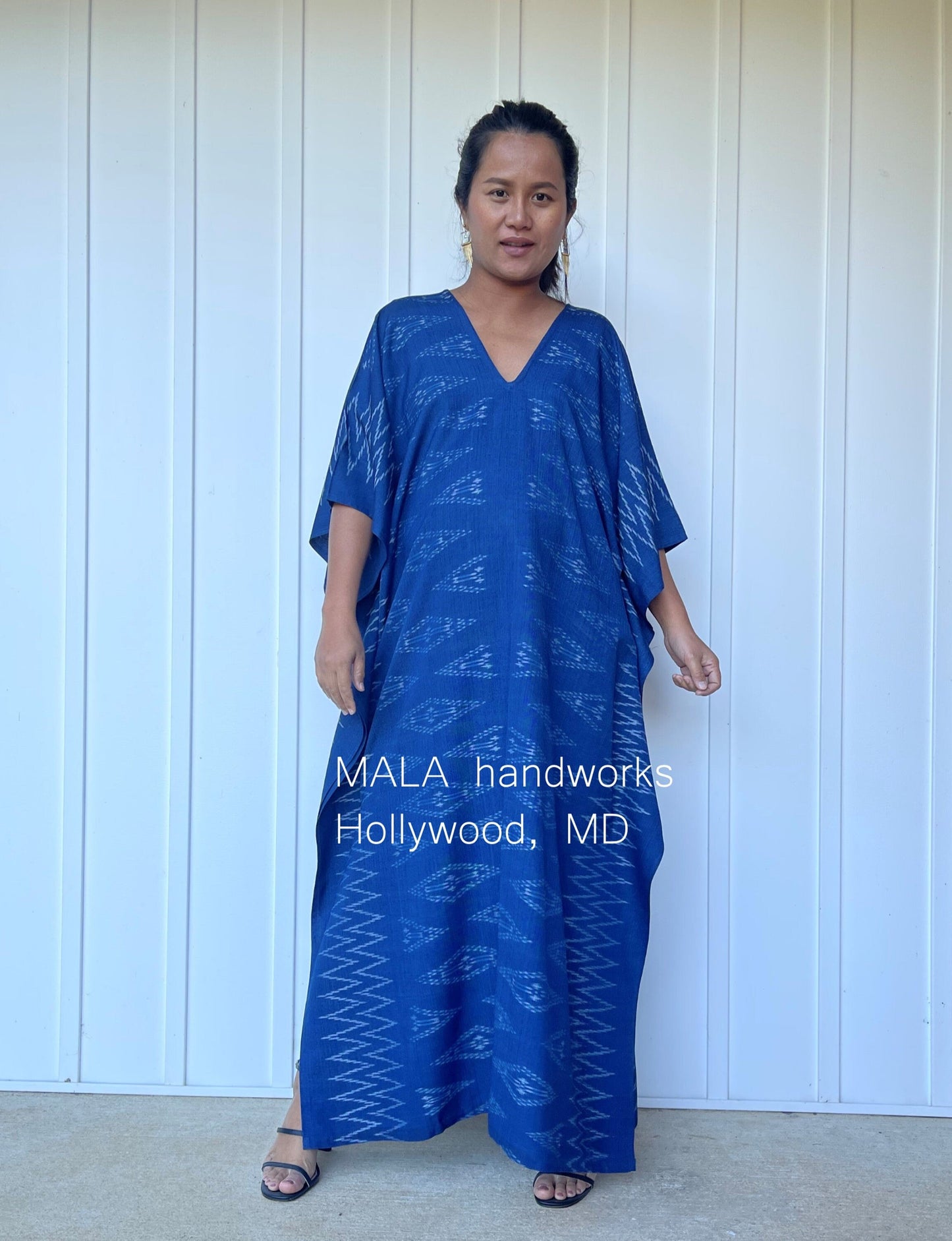 MALA handworks  Ikat Hand Woven Pattern Kaftan in Indigo Blue with White
