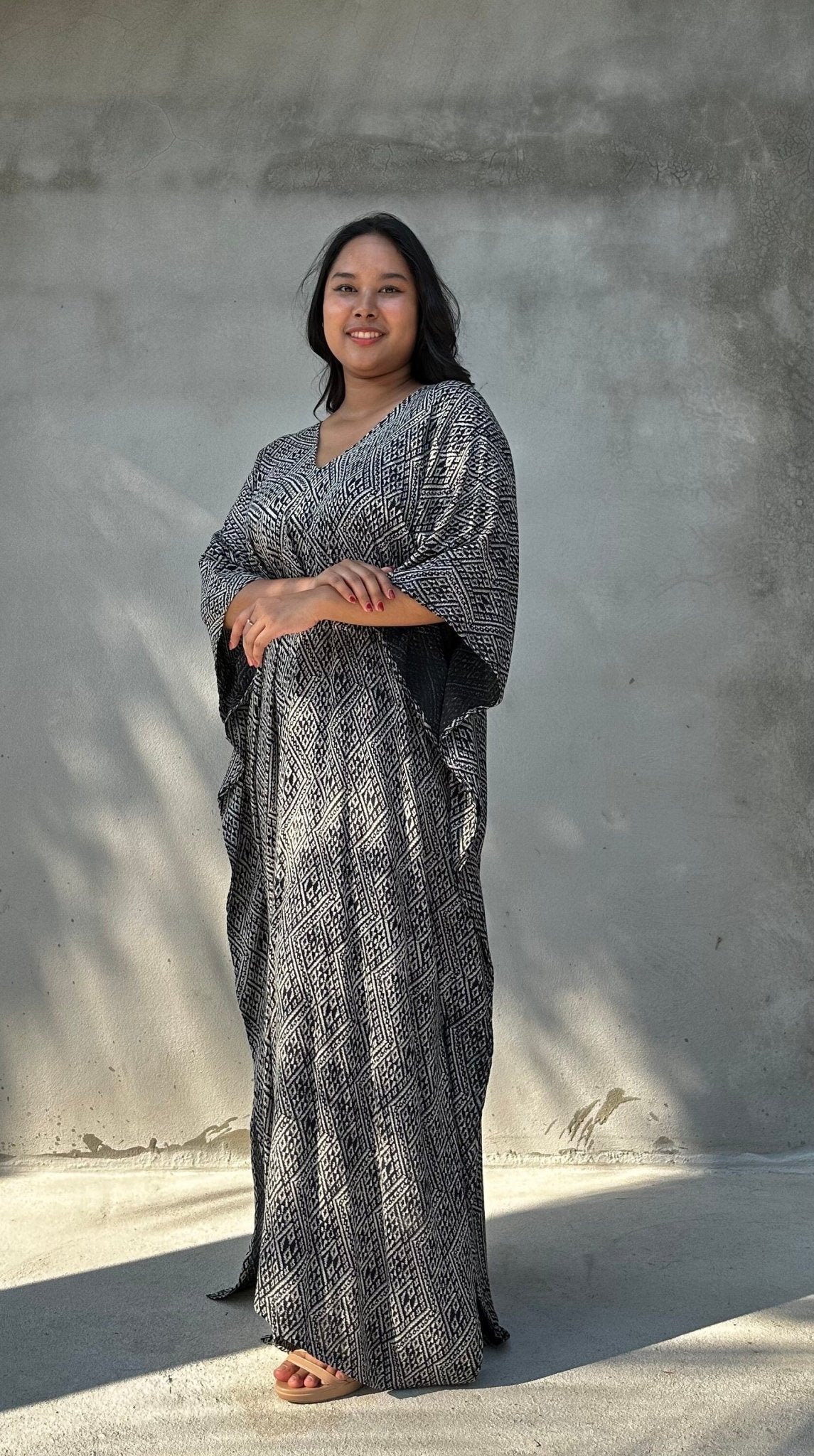 Mala Handworks Luna Micro Lattice Kaftan in Black and Gray