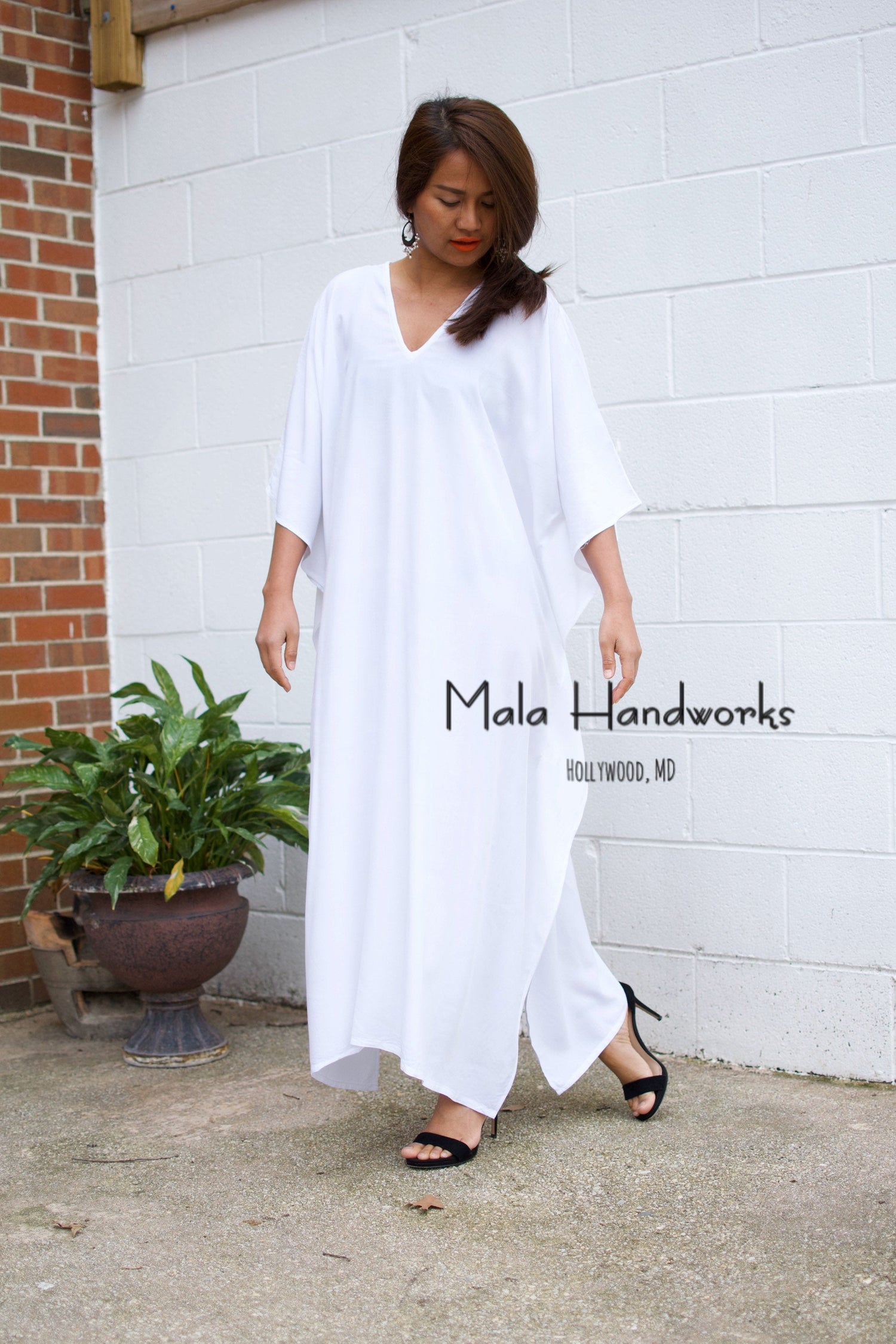 MALA handworks Nora Kaftan in White
