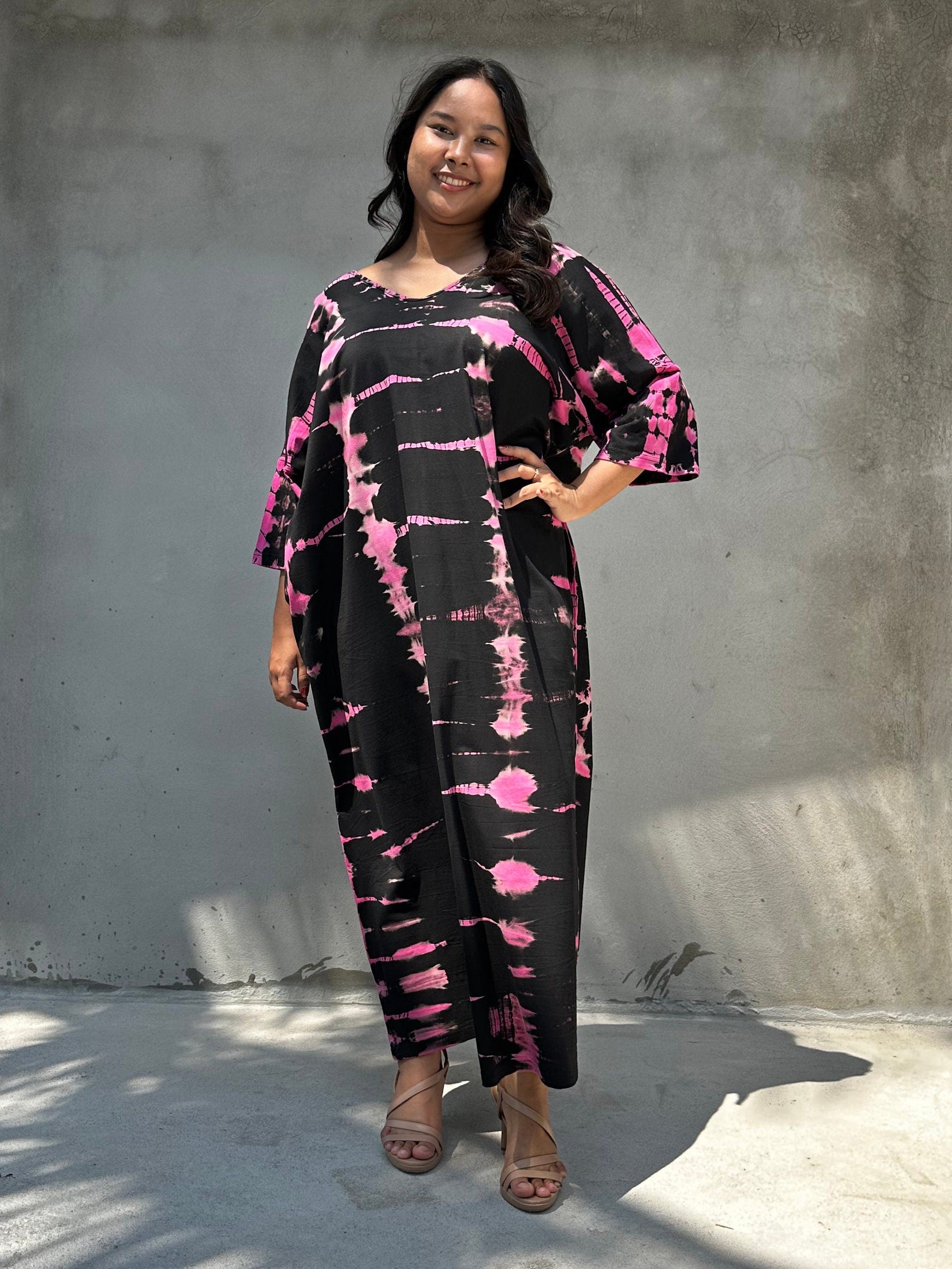 Mala Handworks Olivia Cotton Kaftan in Black and Fuchsia Tie Dye